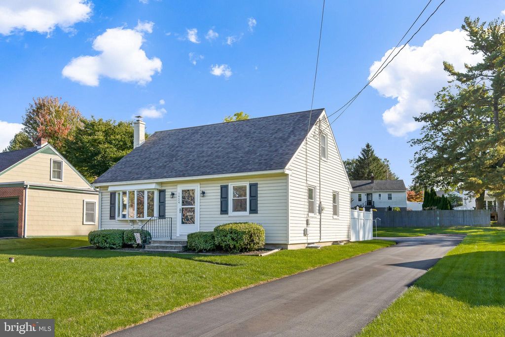 Photo of 1924 Manor Ridge Drive, Lancaster, PA 17603 (MLS # PALA2041942)