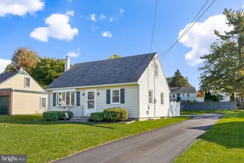 Photo of 1924 Manor Ridge Drive, Lancaster, PA 17603 (MLS # PALA2041942)