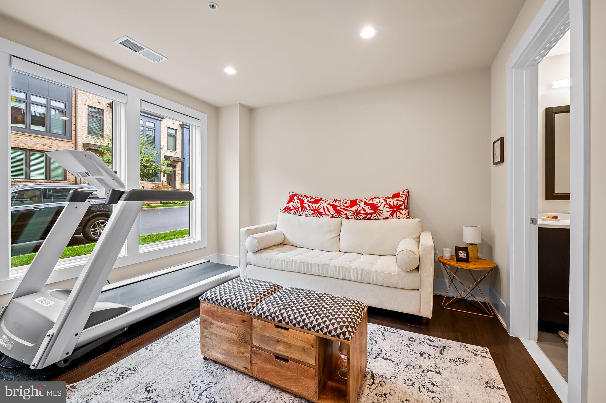 GROSVENOR HEIGHTS - Residential