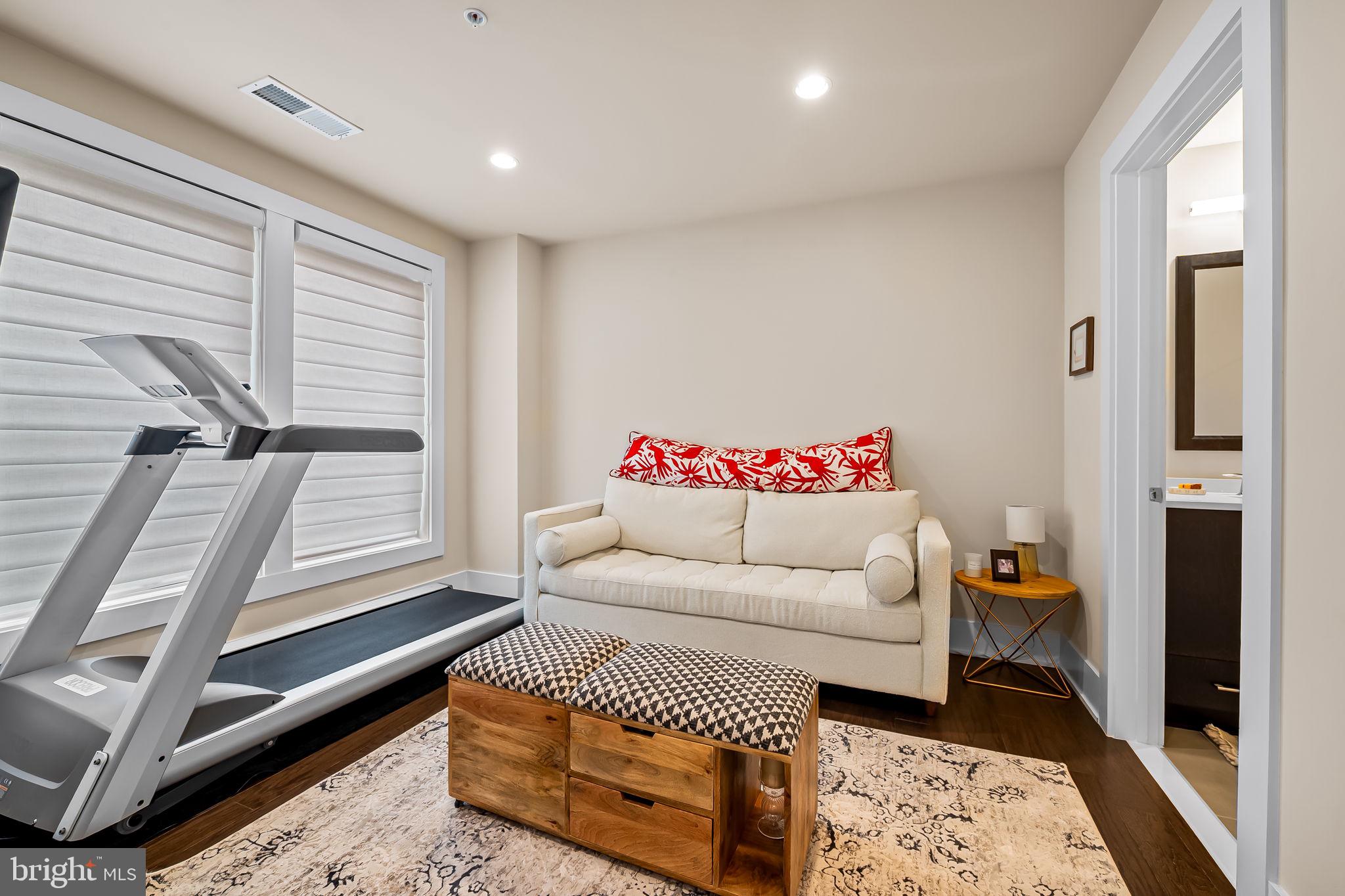 GROSVENOR HEIGHTS - Residential