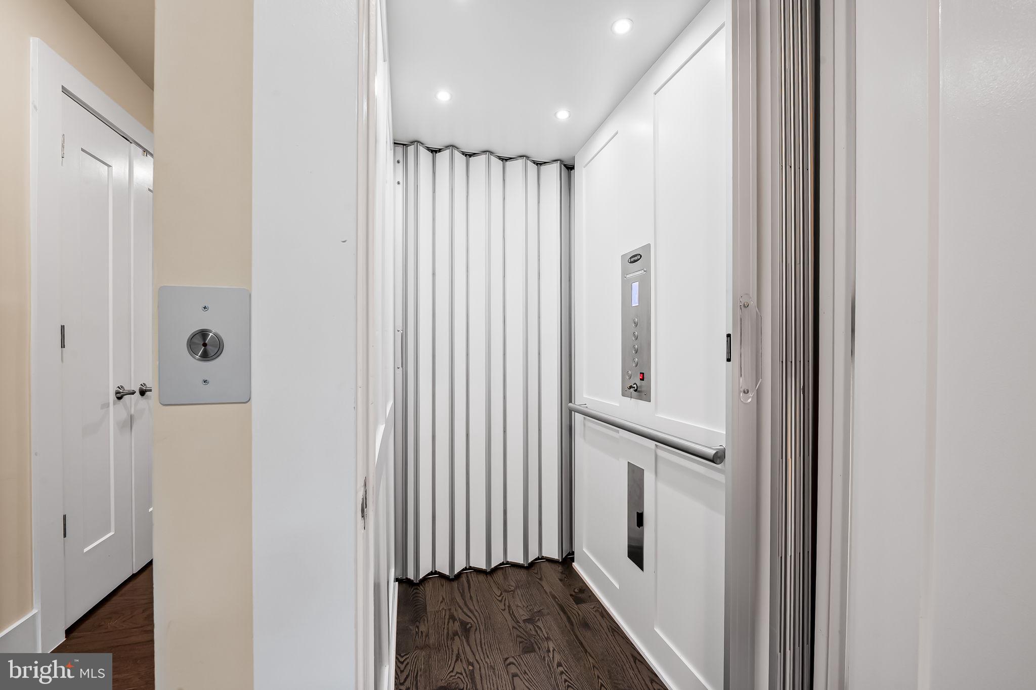 GROSVENOR HEIGHTS - Residential