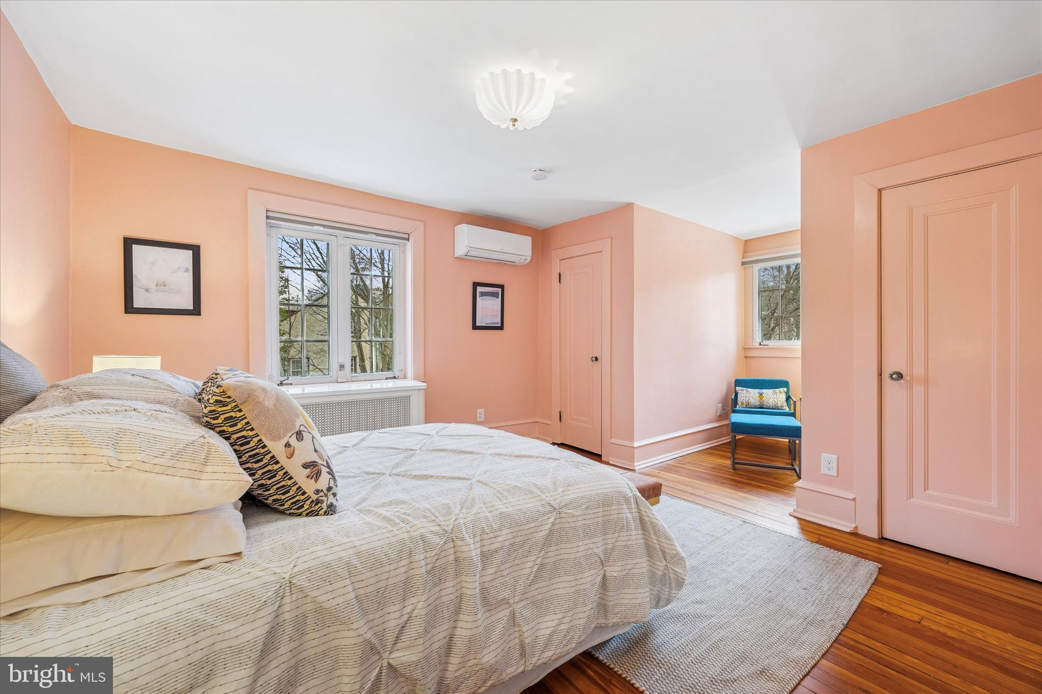 CHESTNUT HILL - Residential