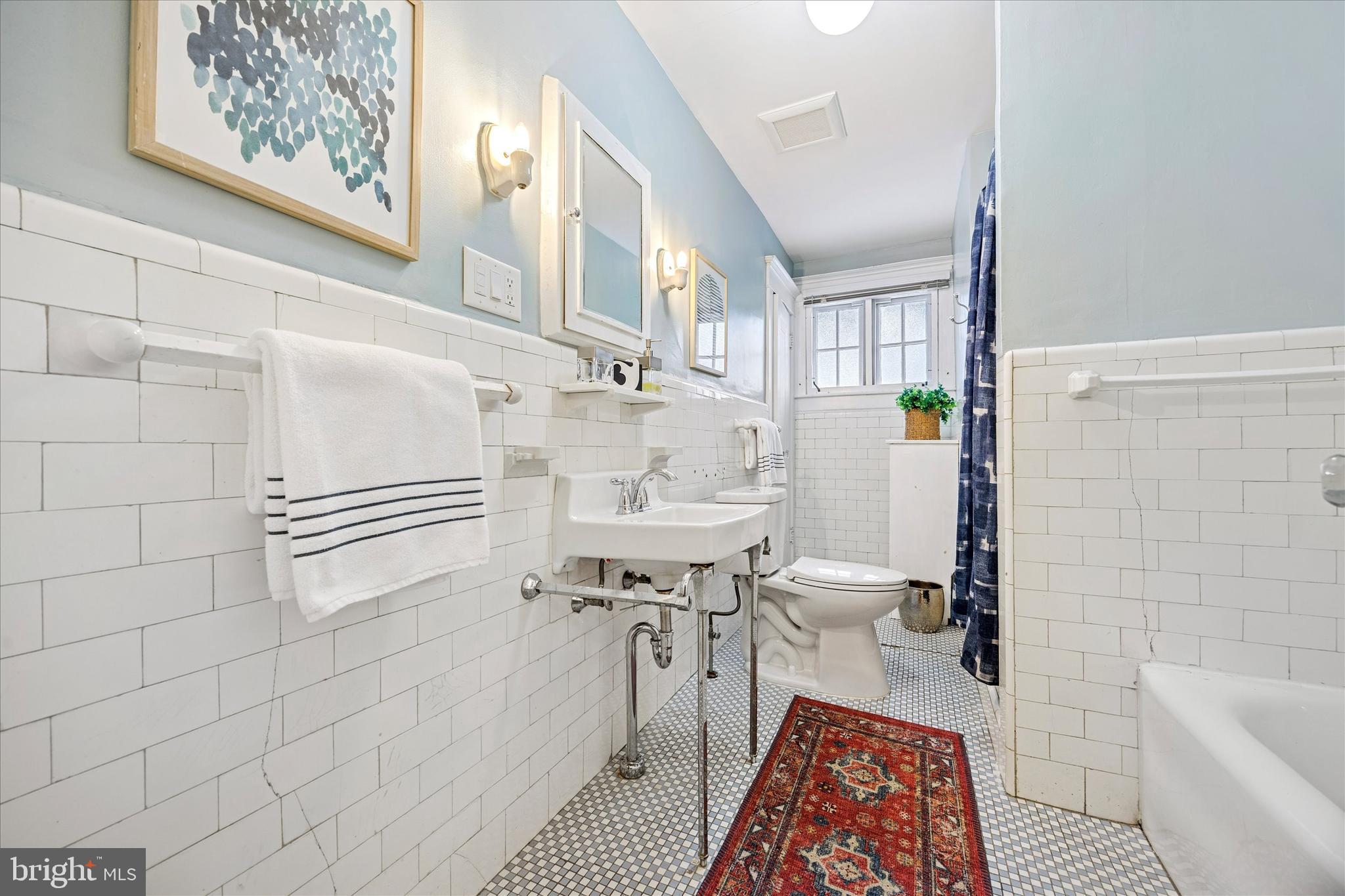 CHESTNUT HILL - Residential