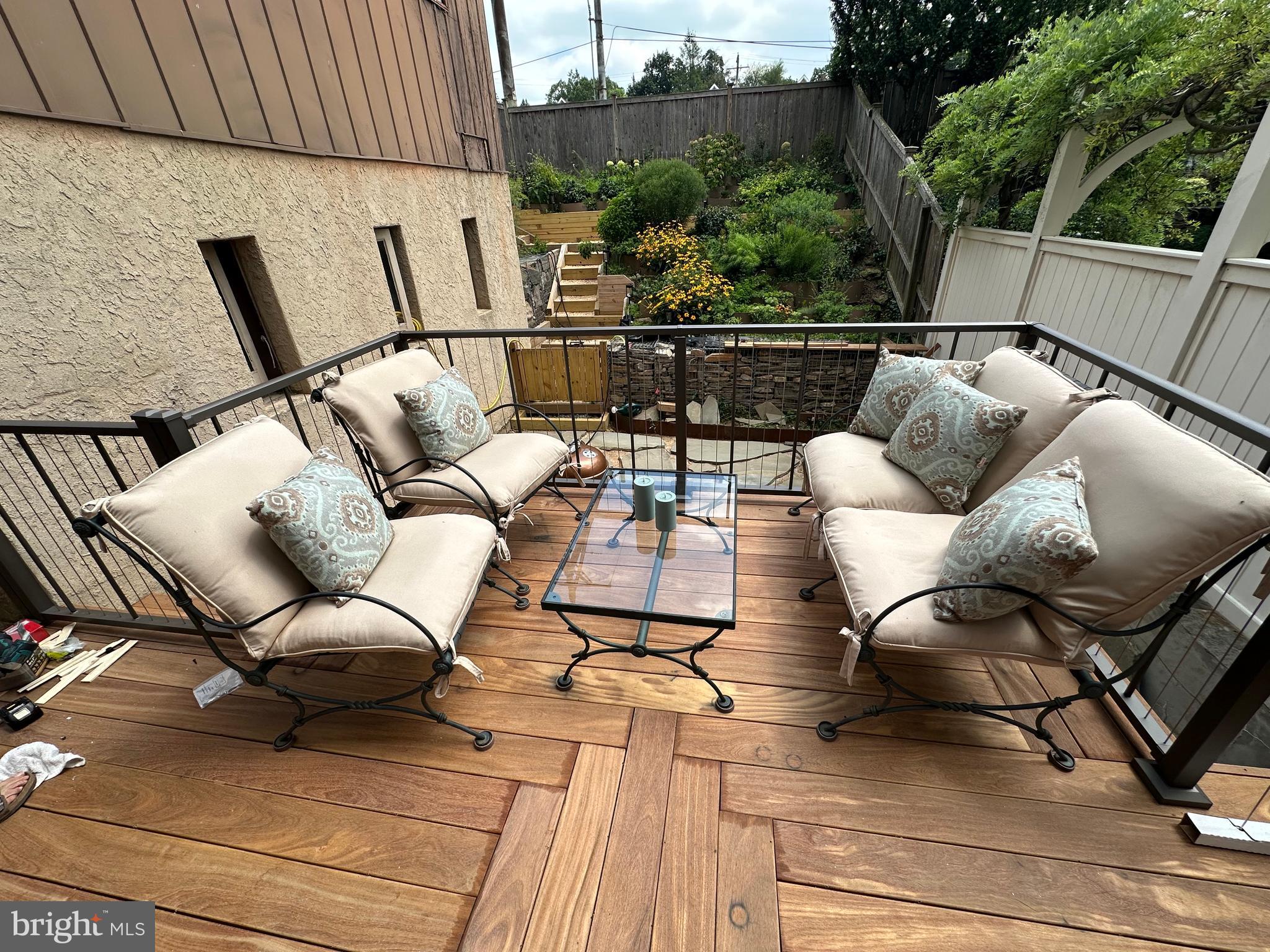 CHESTNUT HILL - Residential