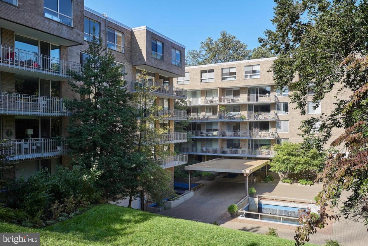 4100 CATHEDRAL AVENUE NW 820