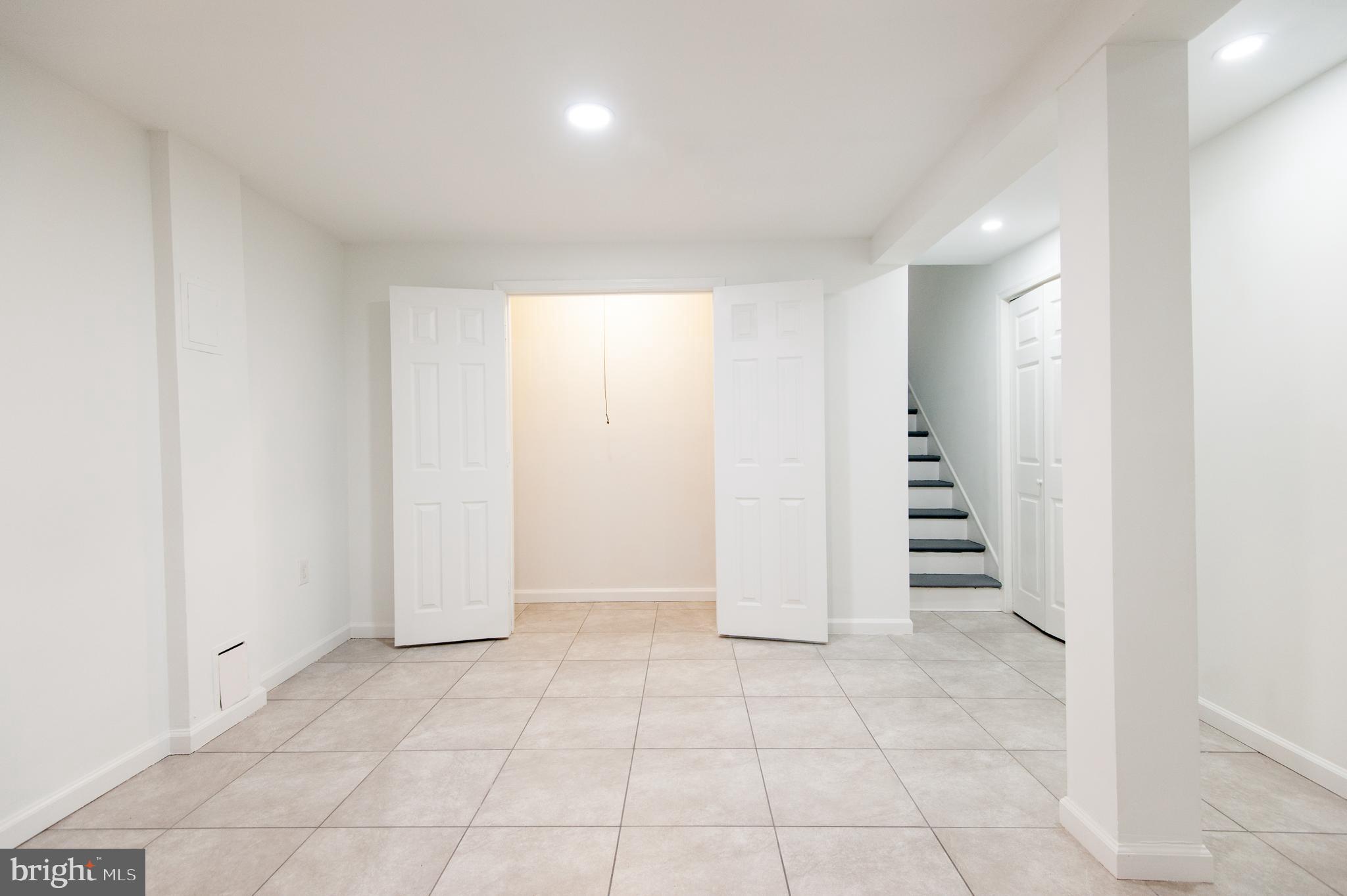 WHITFIELD GARDENS - Residential