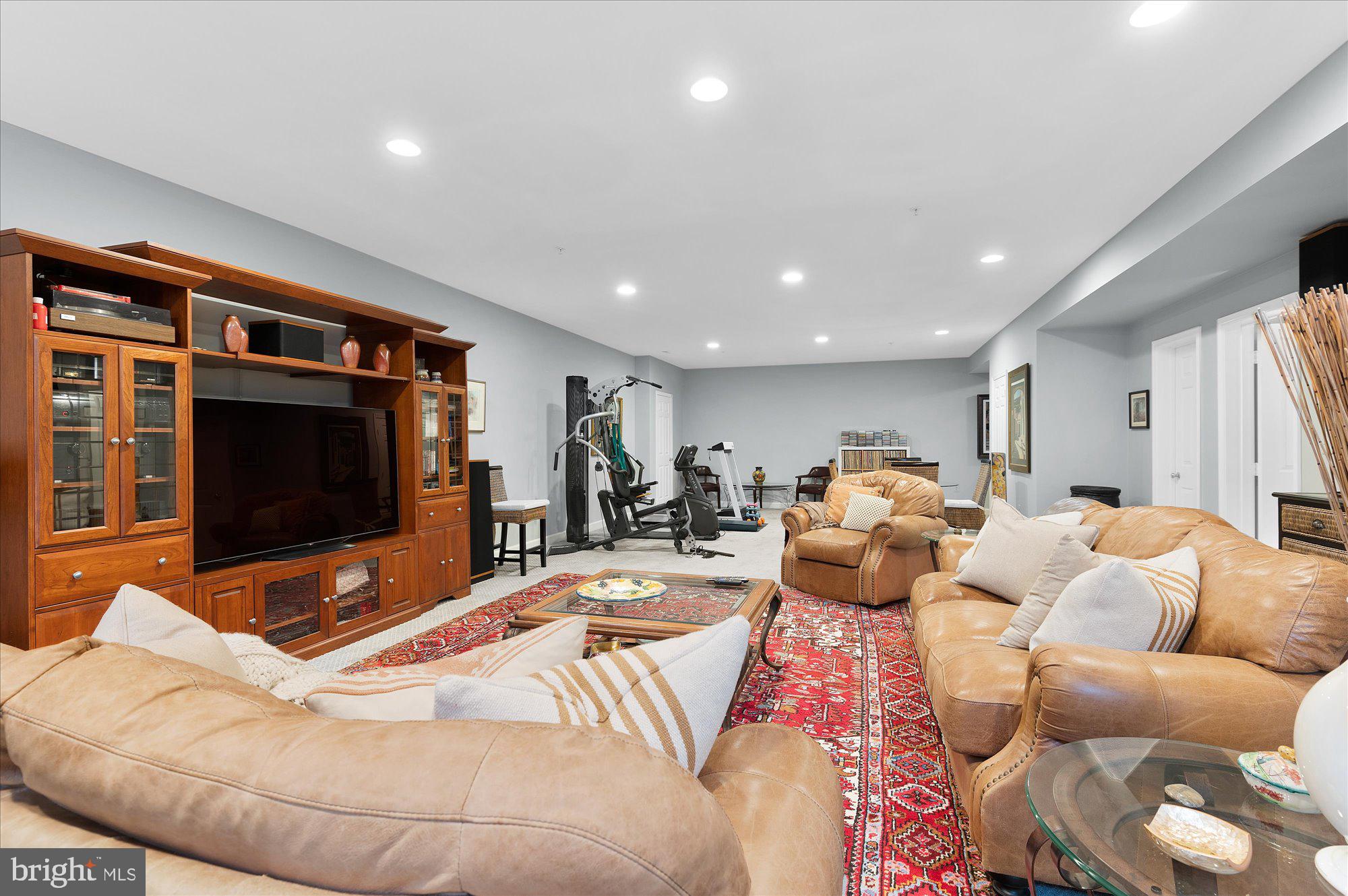 RIVER FALLS - Residential