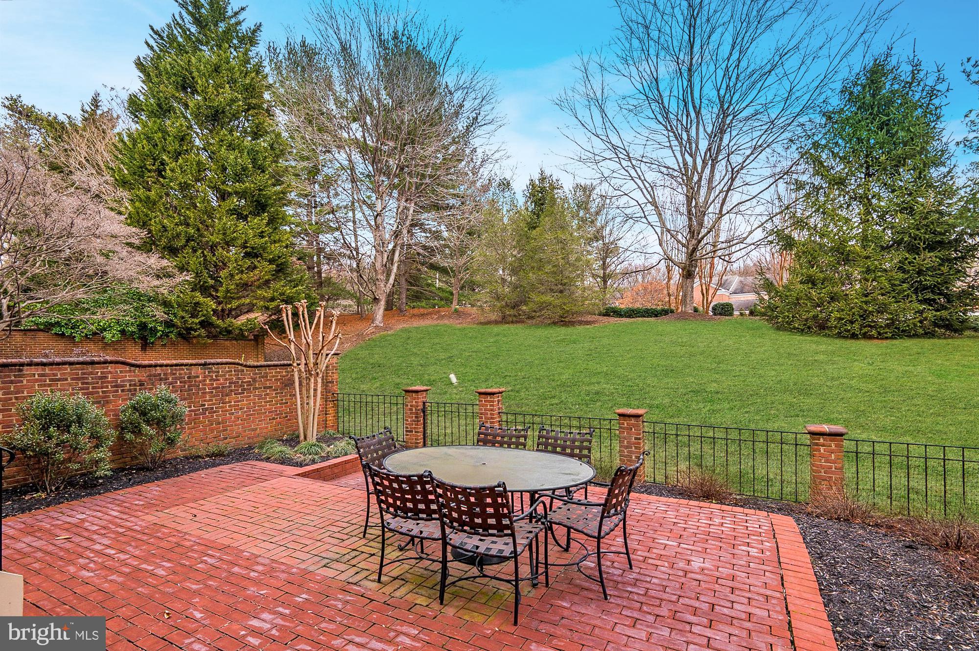 RIVER FALLS - Residential