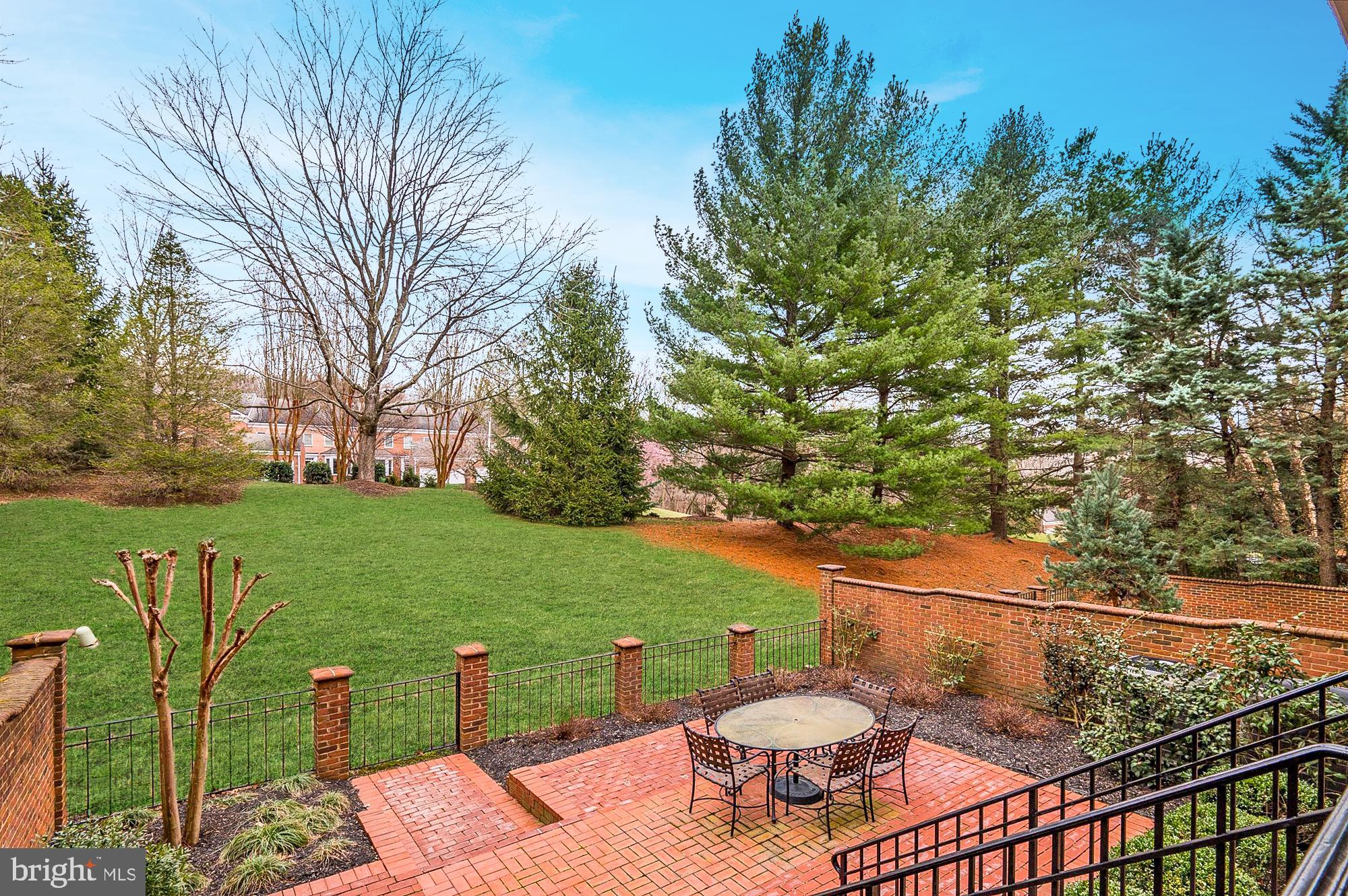 RIVER FALLS - Residential