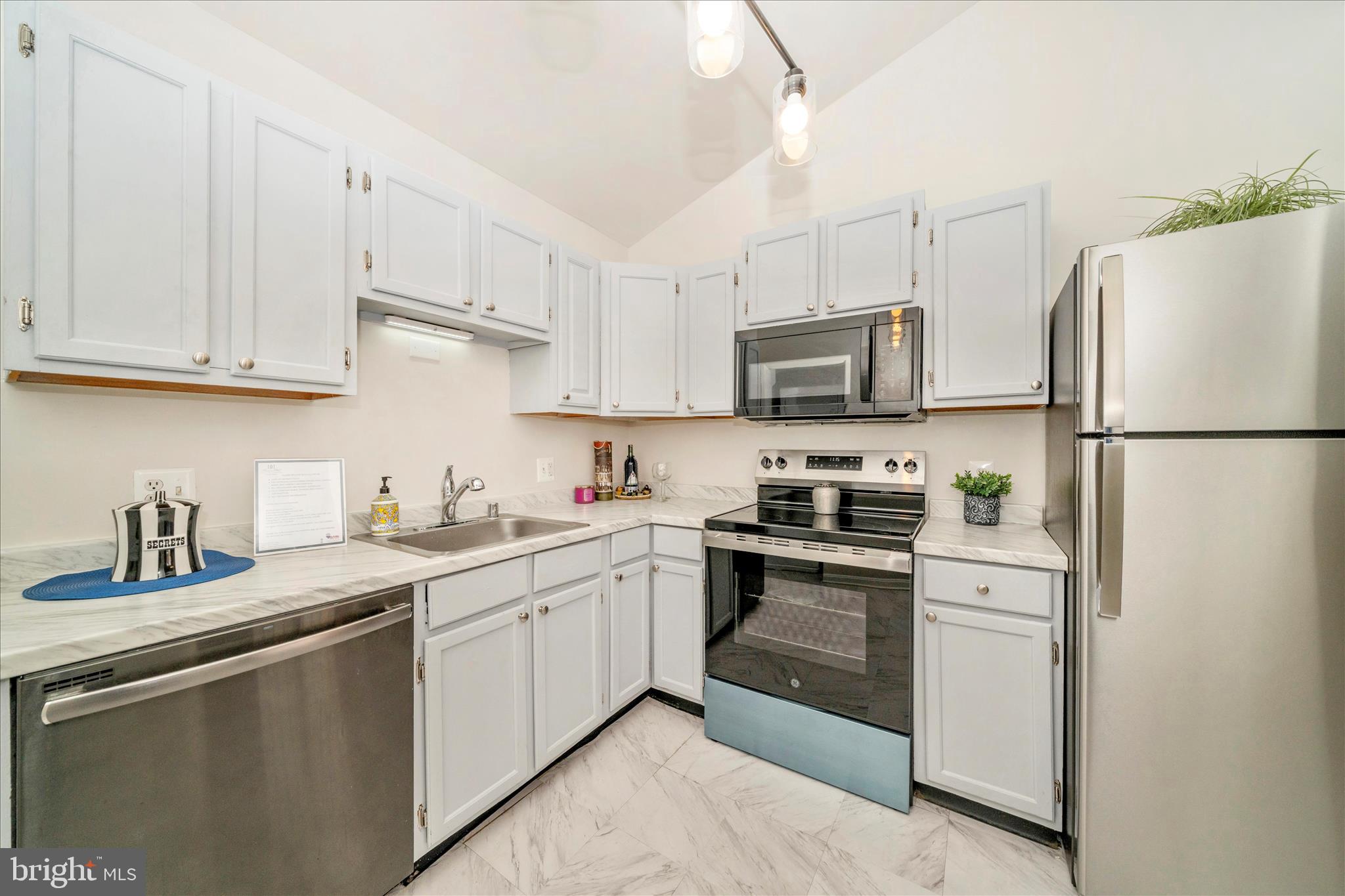 LAVENDER PLAZA - Residential