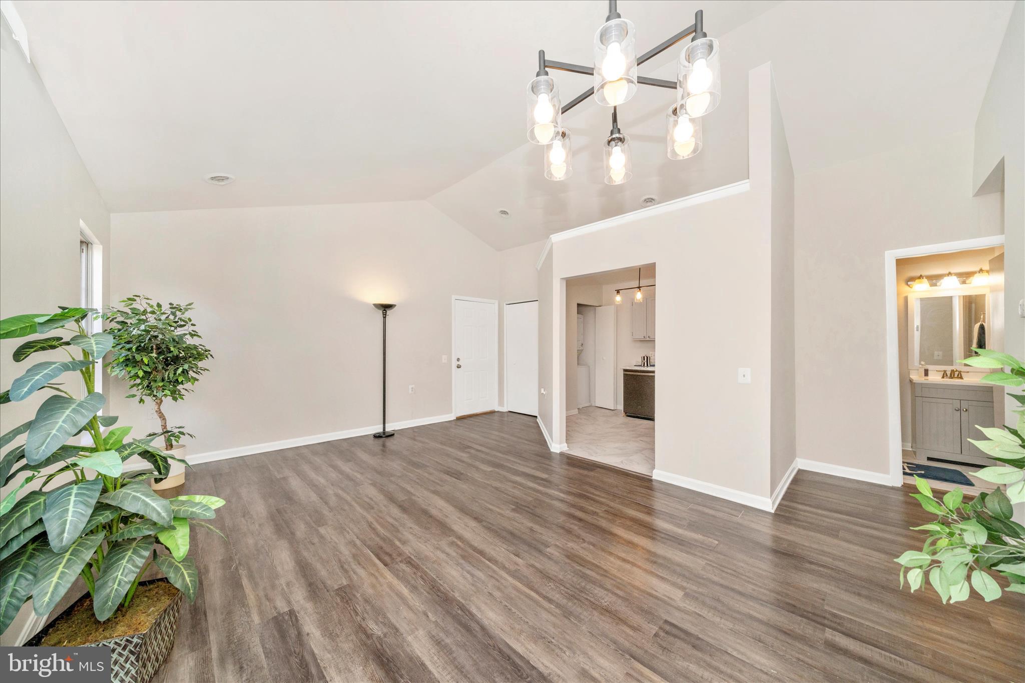 LAVENDER PLAZA - Residential