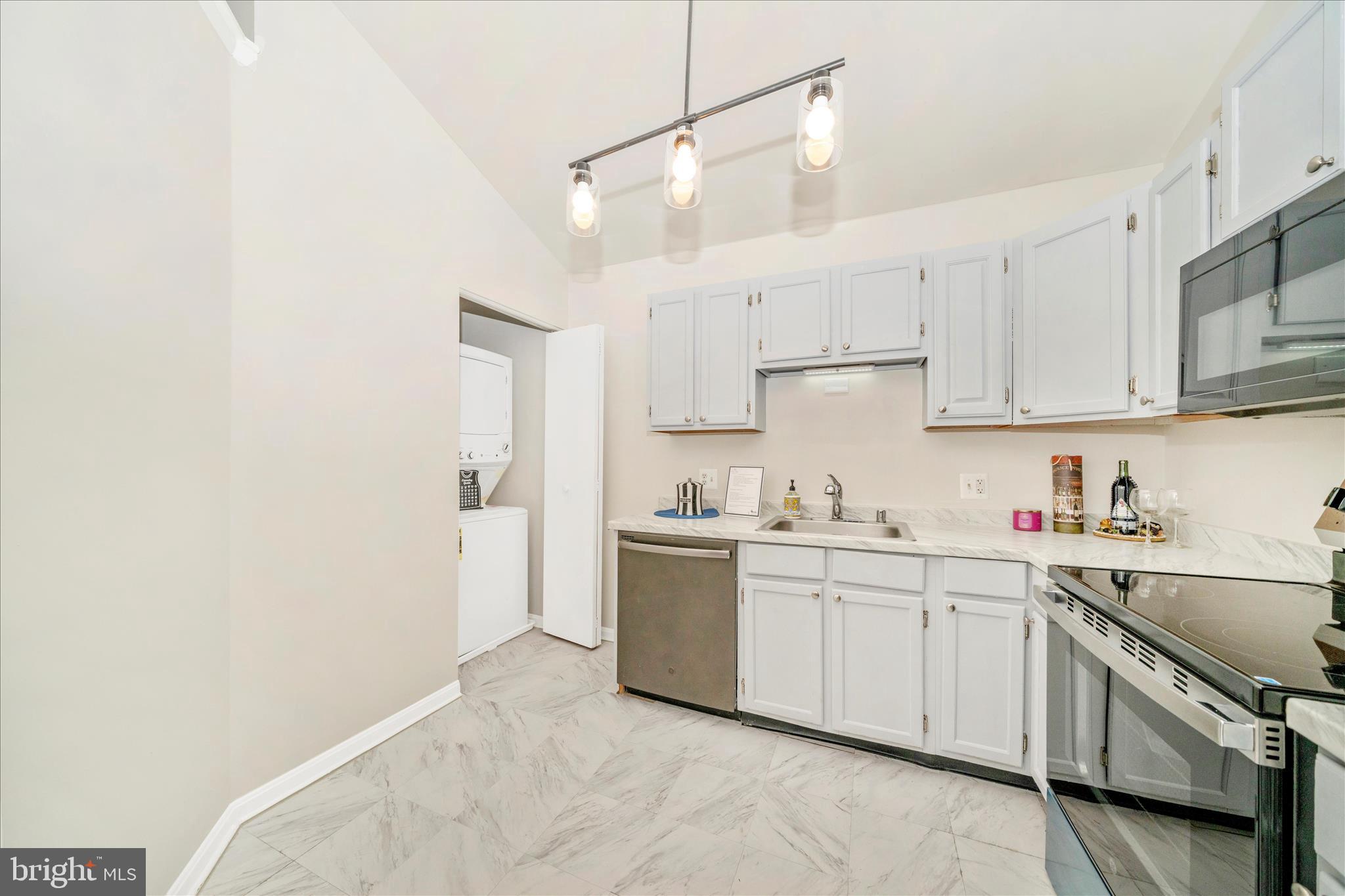 LAVENDER PLAZA - Residential