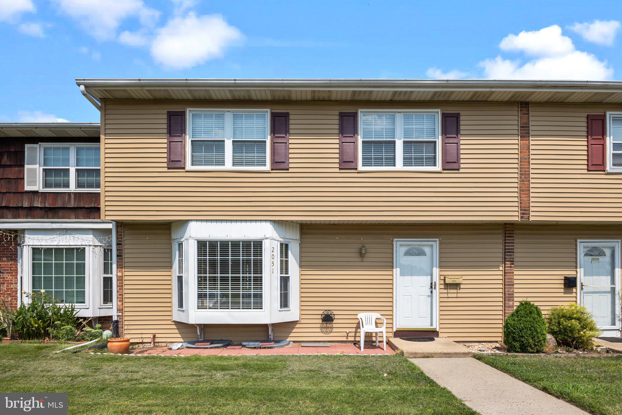 COUNTY DOWNE - Residential Lease