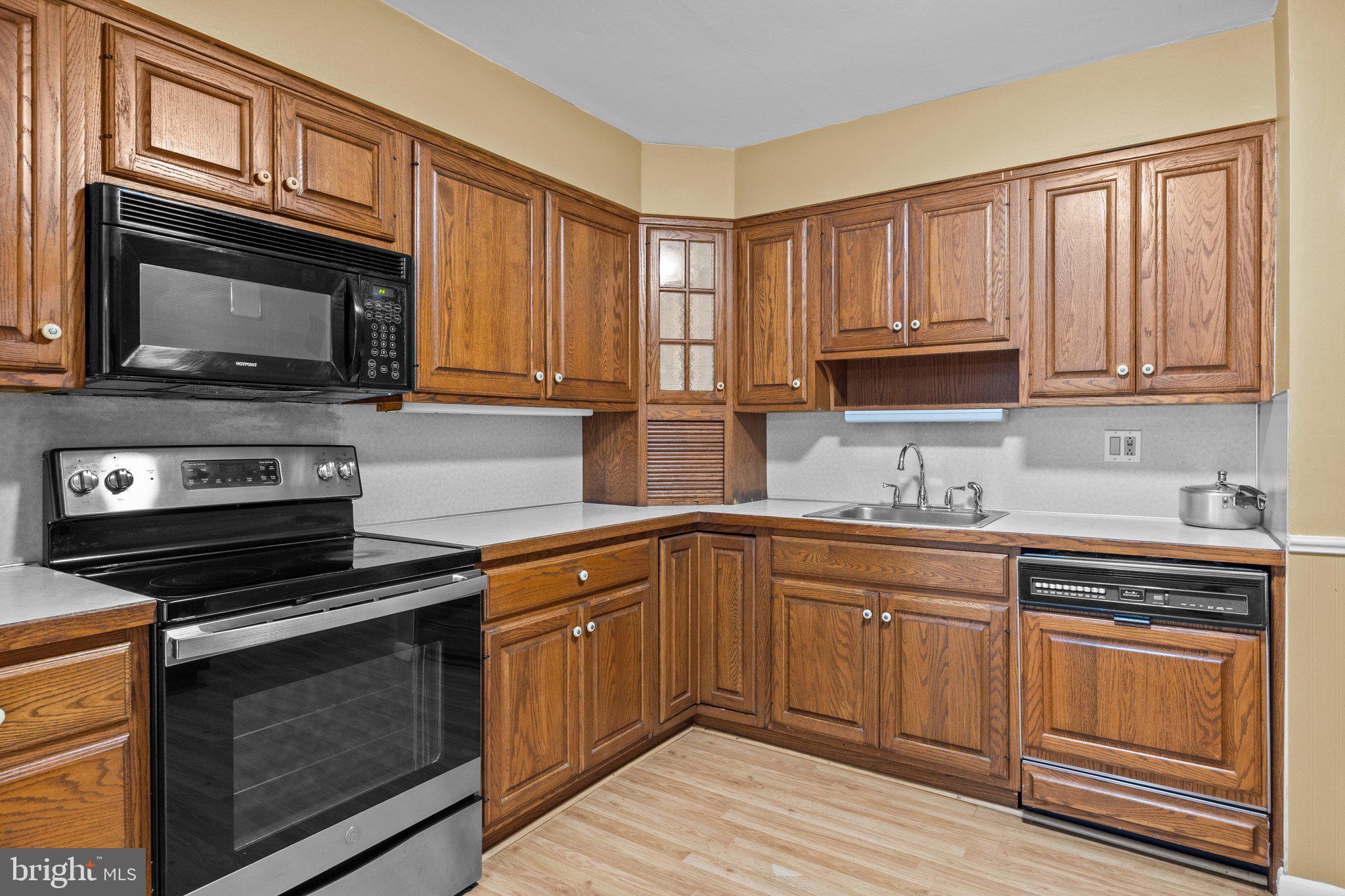 COUNTY DOWNE - Residential Lease