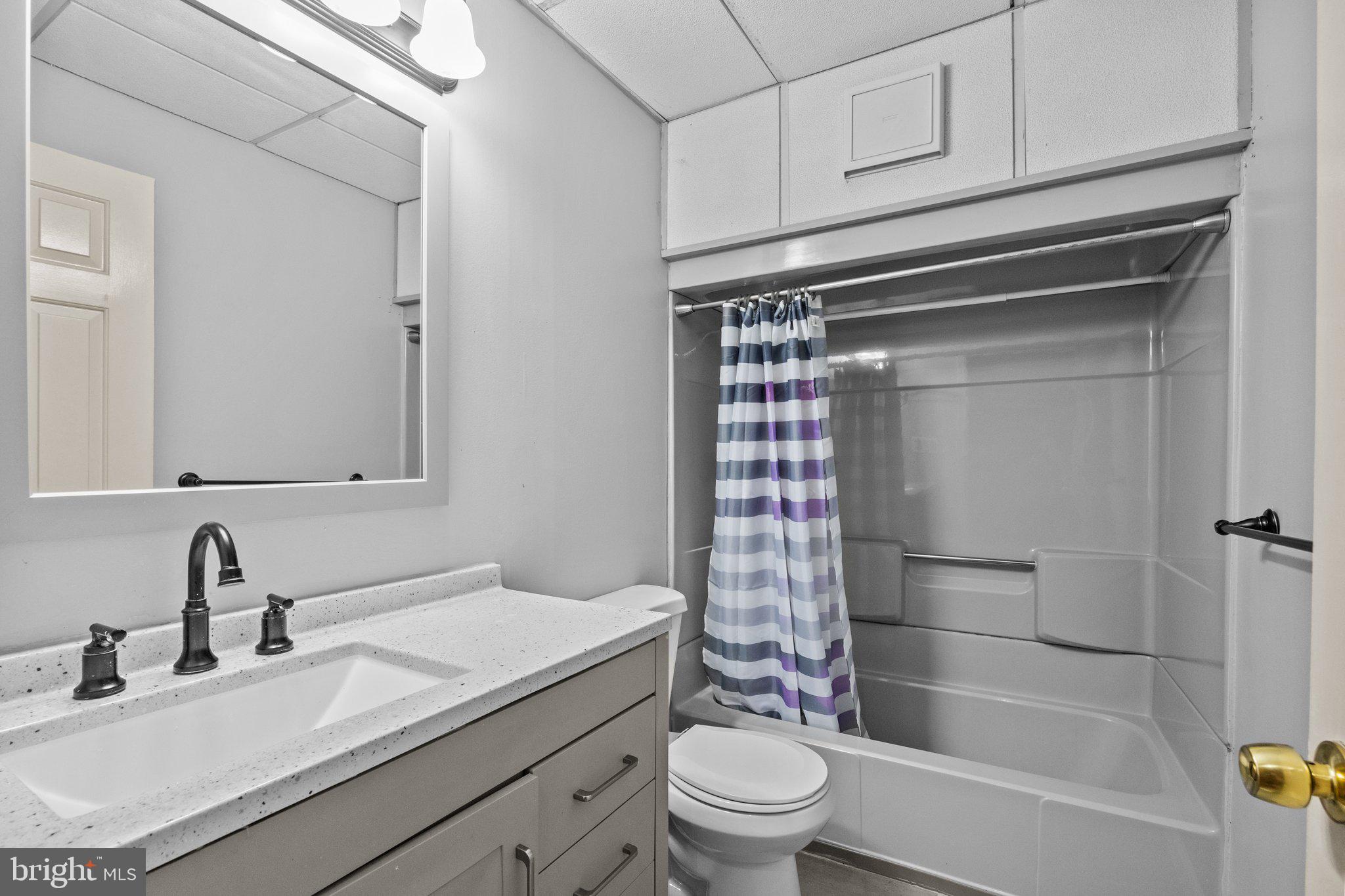 COUNTY DOWNE - Residential Lease