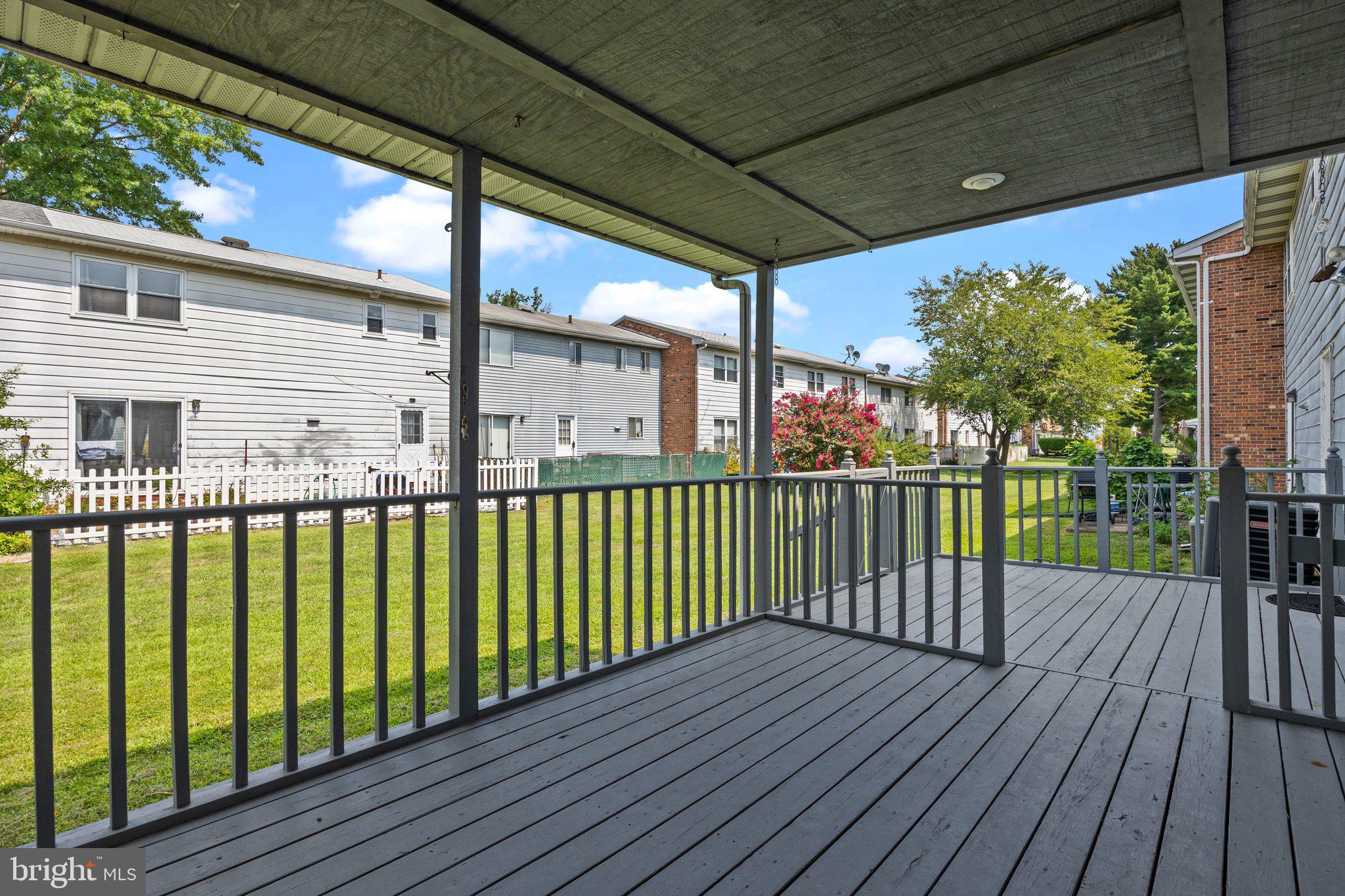 COUNTY DOWNE - Residential Lease