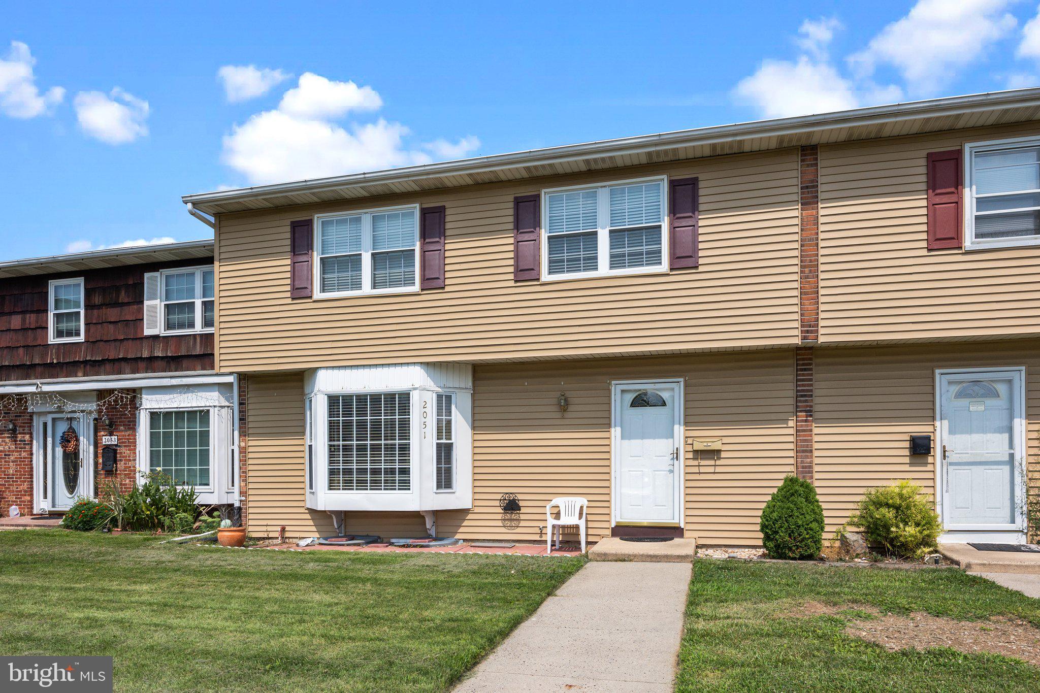 COUNTY DOWNE - Residential Lease