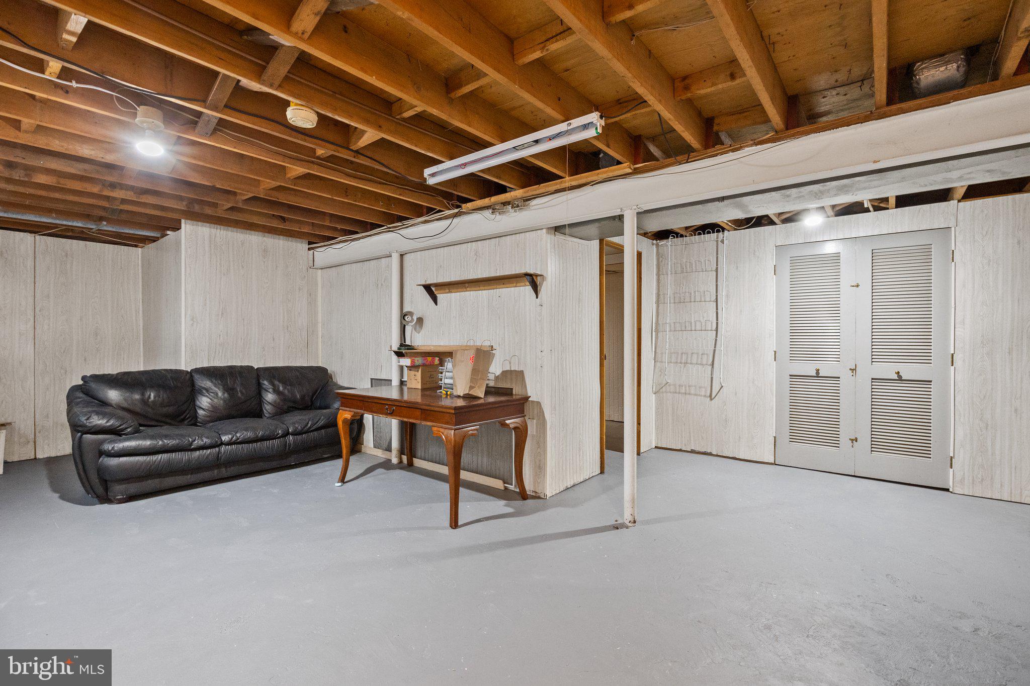 COUNTY DOWNE - Residential Lease