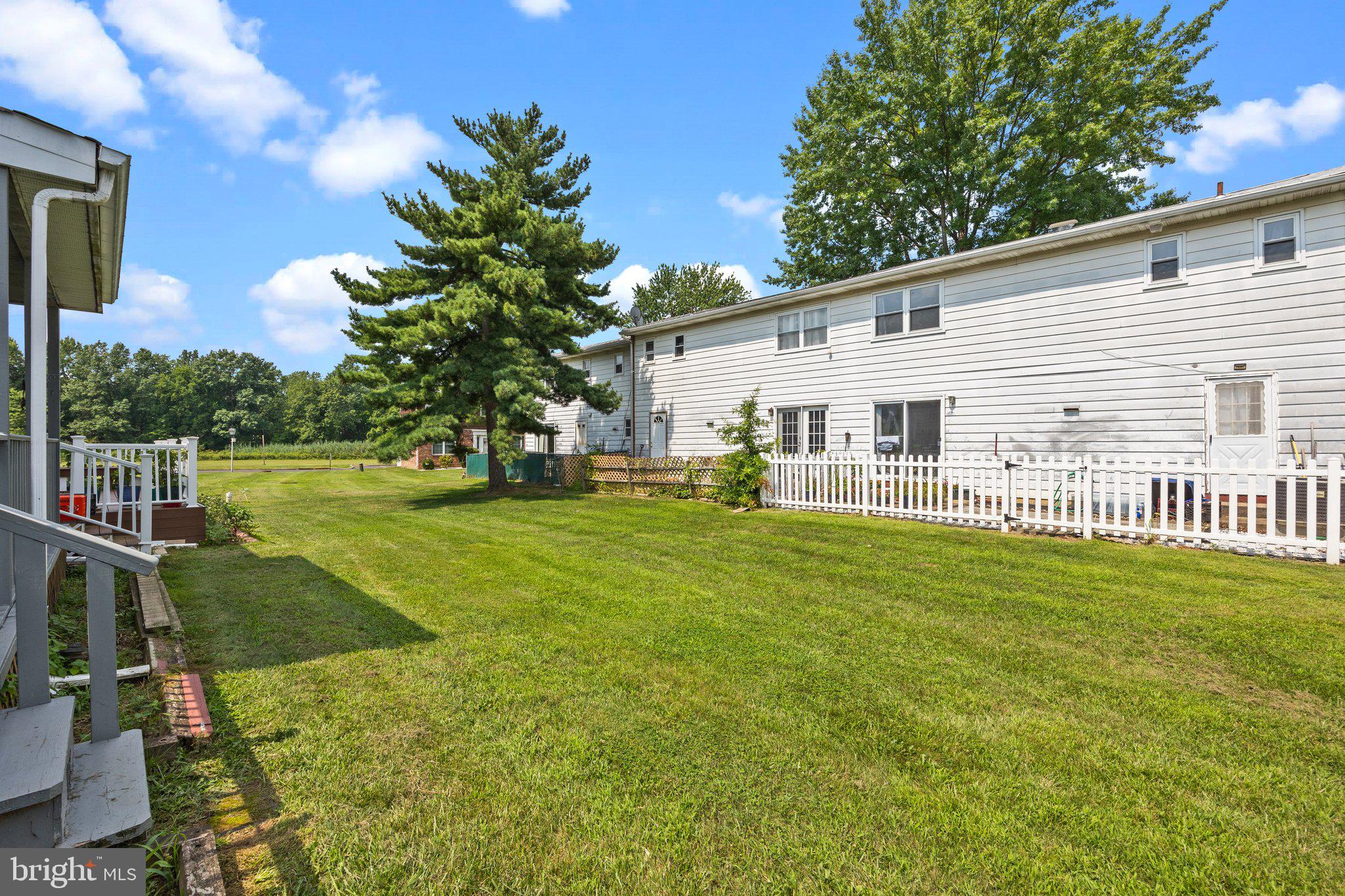 COUNTY DOWNE - Residential Lease