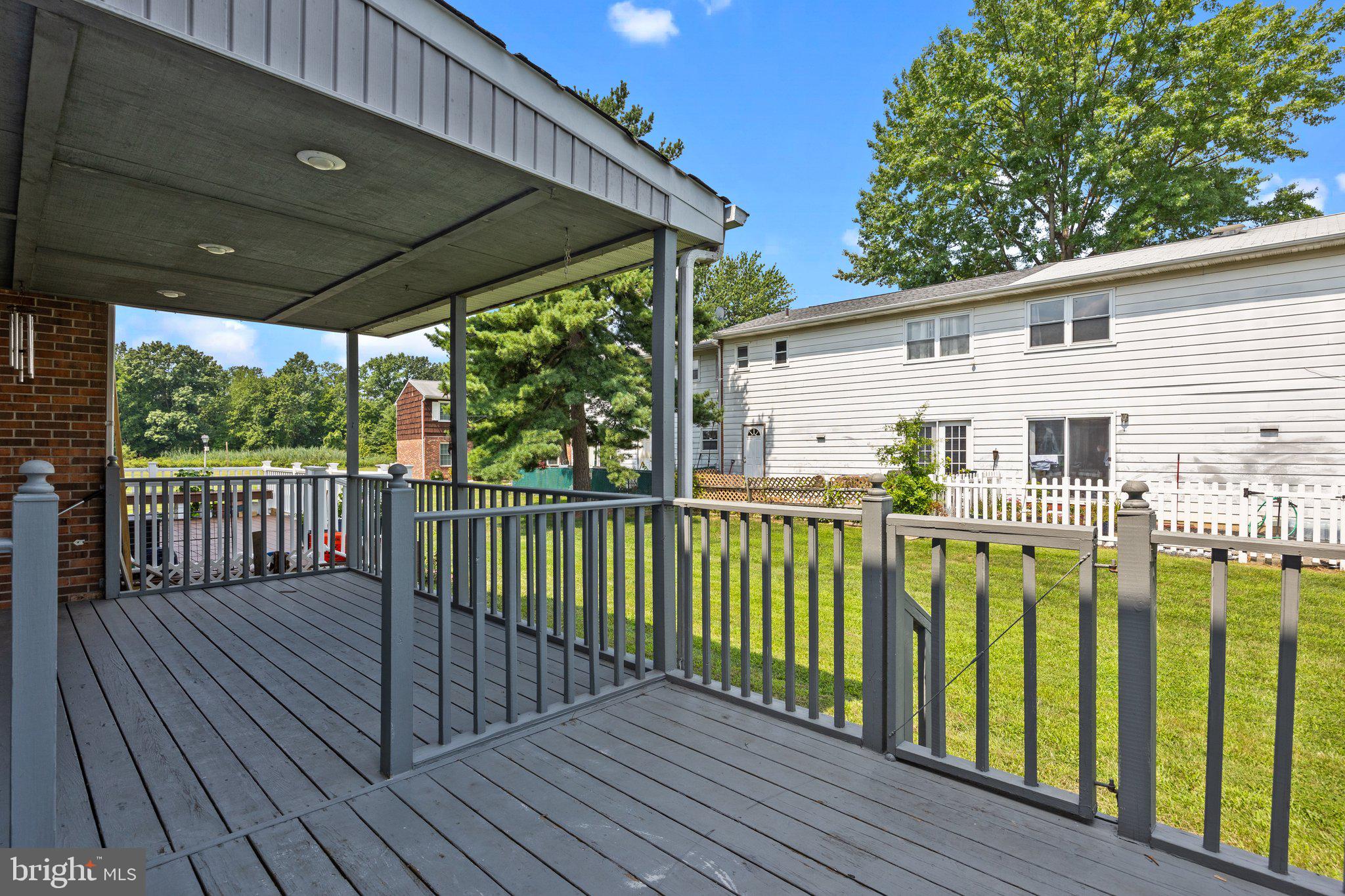 COUNTY DOWNE - Residential Lease