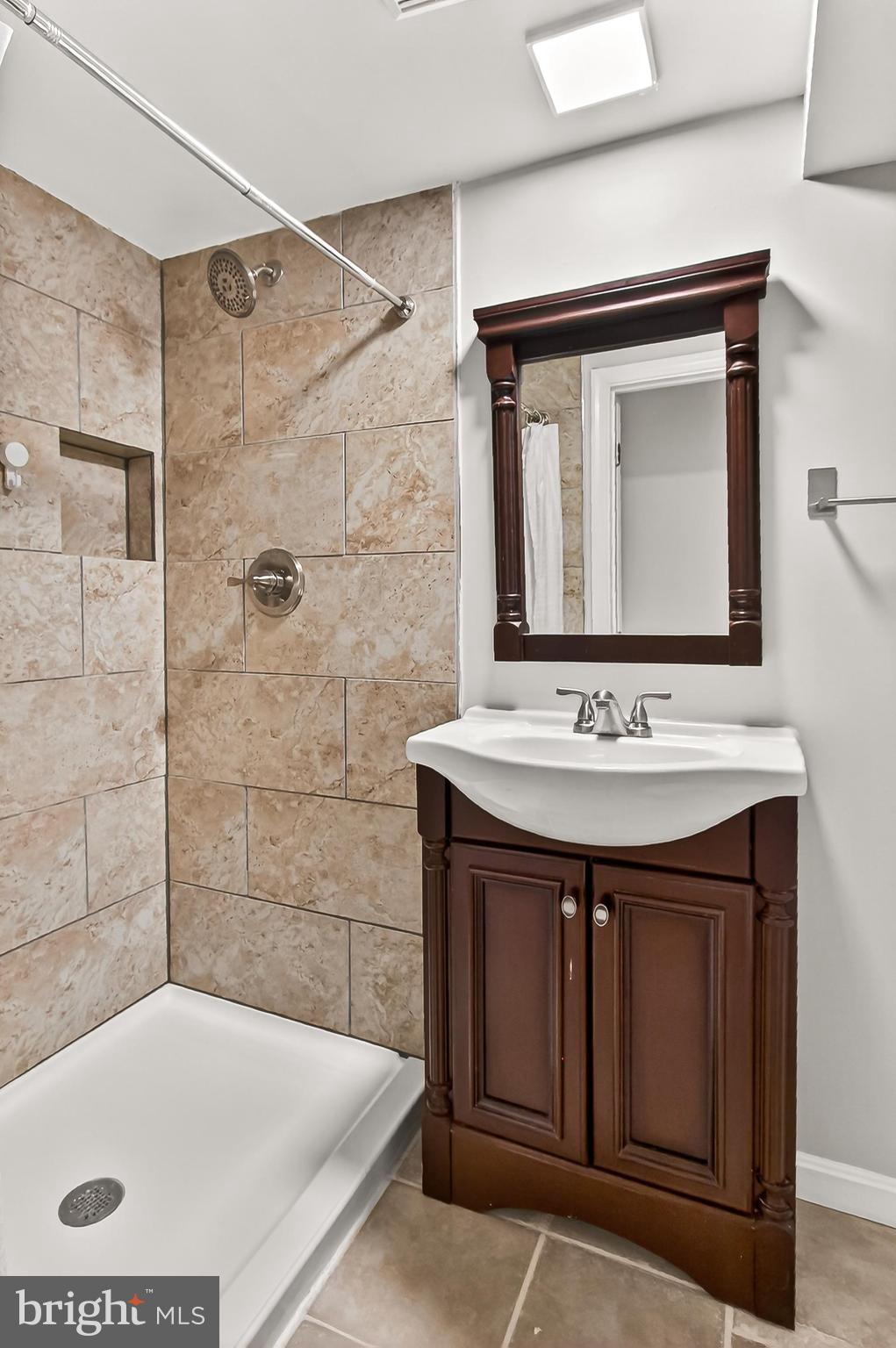 NEWINGTON STATION - Residential