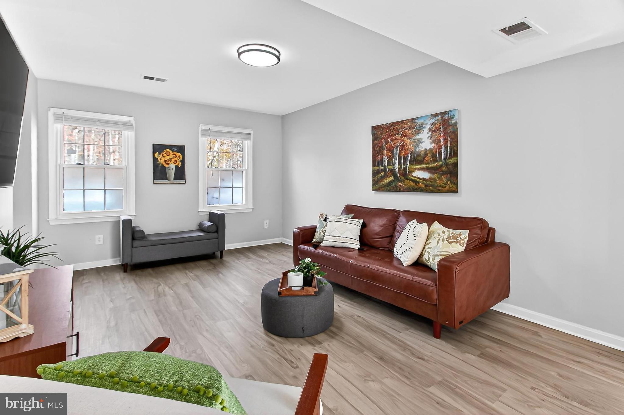 NEWINGTON STATION - Residential