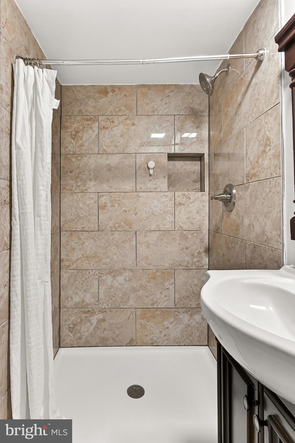 NEWINGTON STATION - Residential