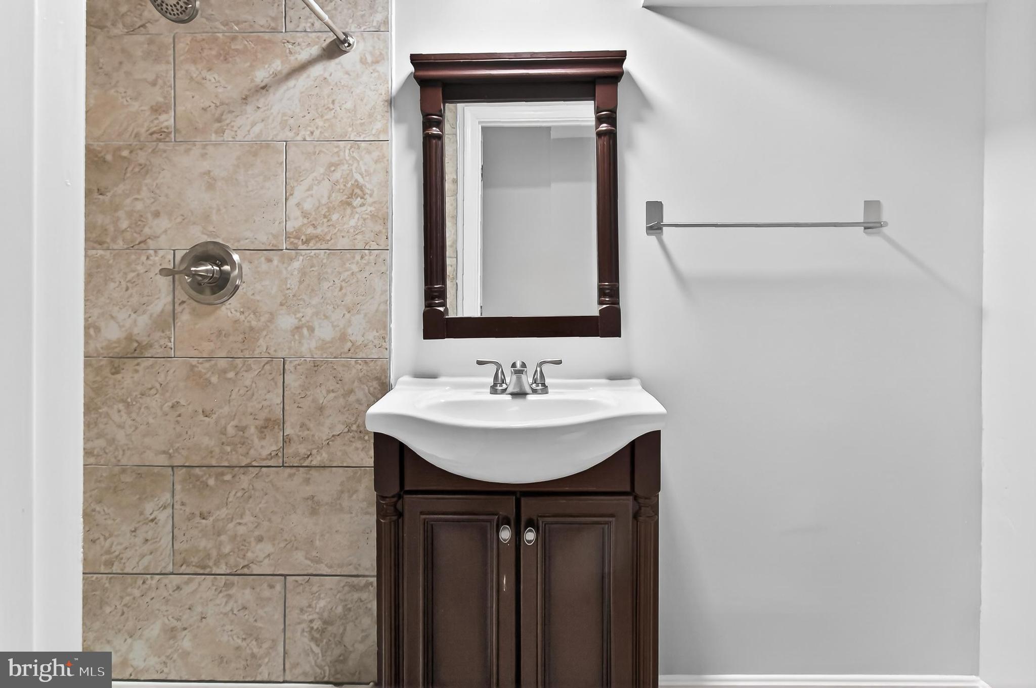 NEWINGTON STATION - Residential