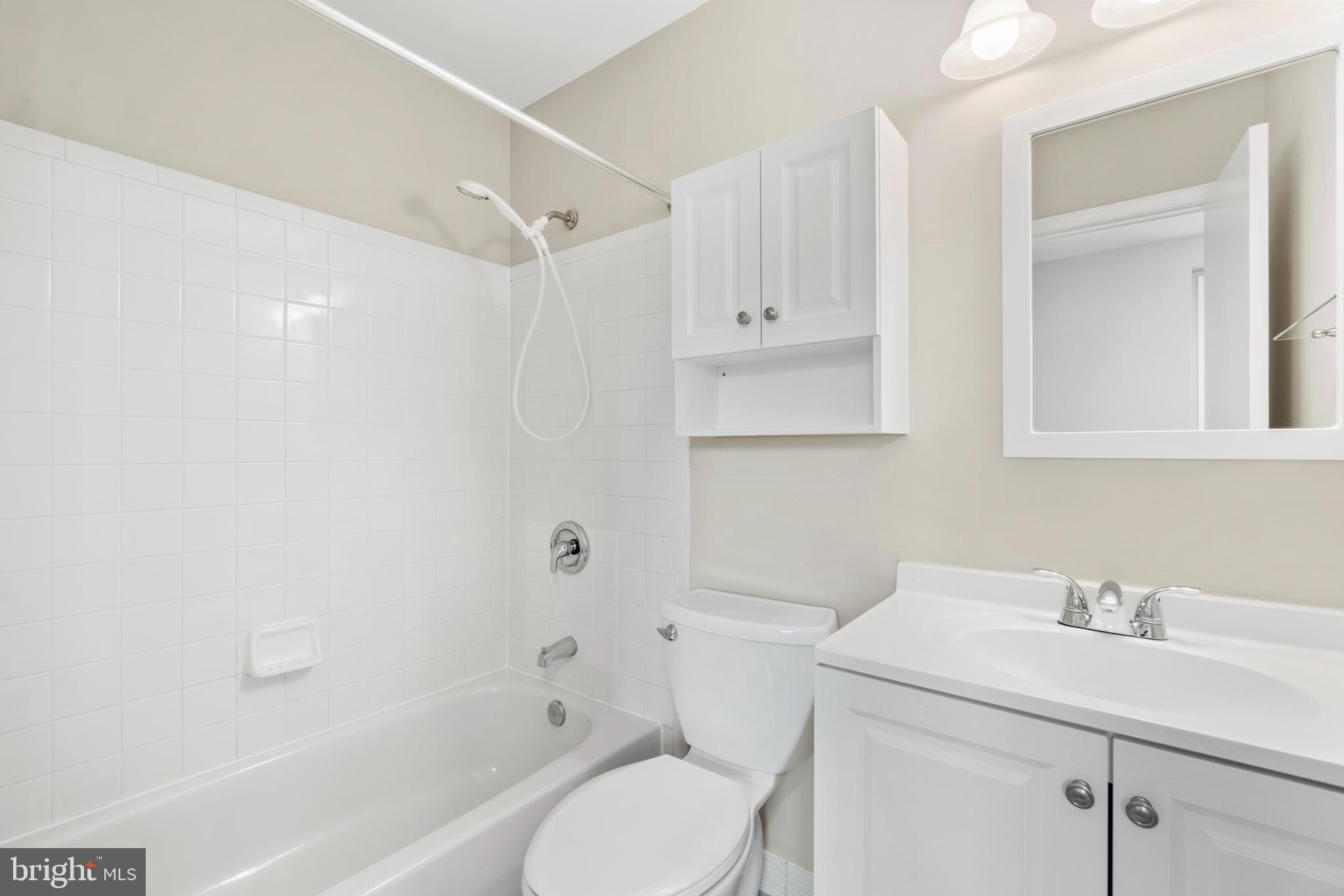 LAKEPOINTE - Residential