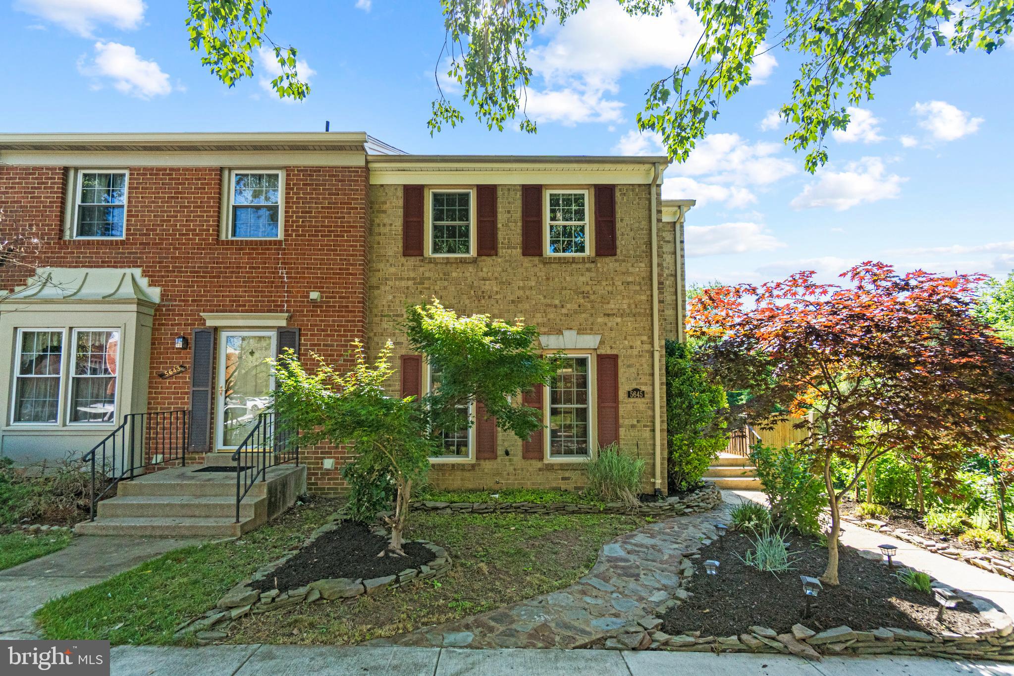 LAKEPOINTE - Residential