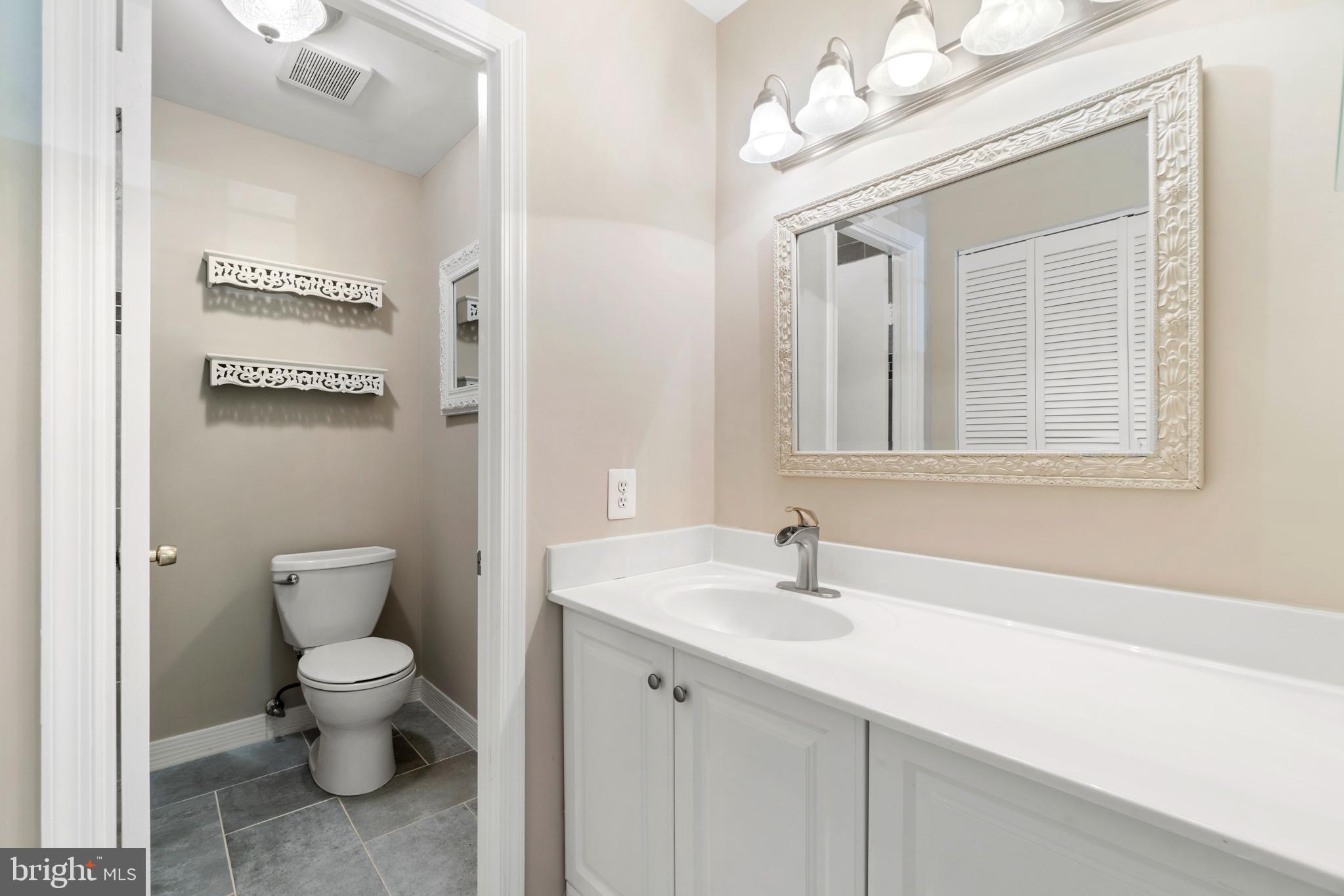 LAKEPOINTE - Residential