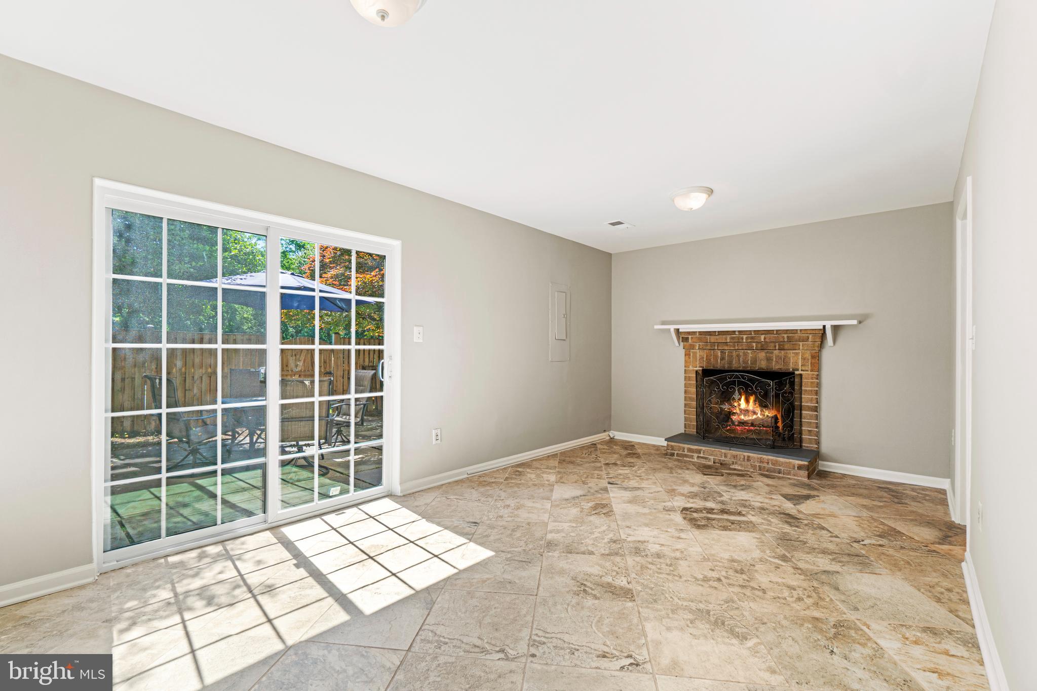 LAKEPOINTE - Residential