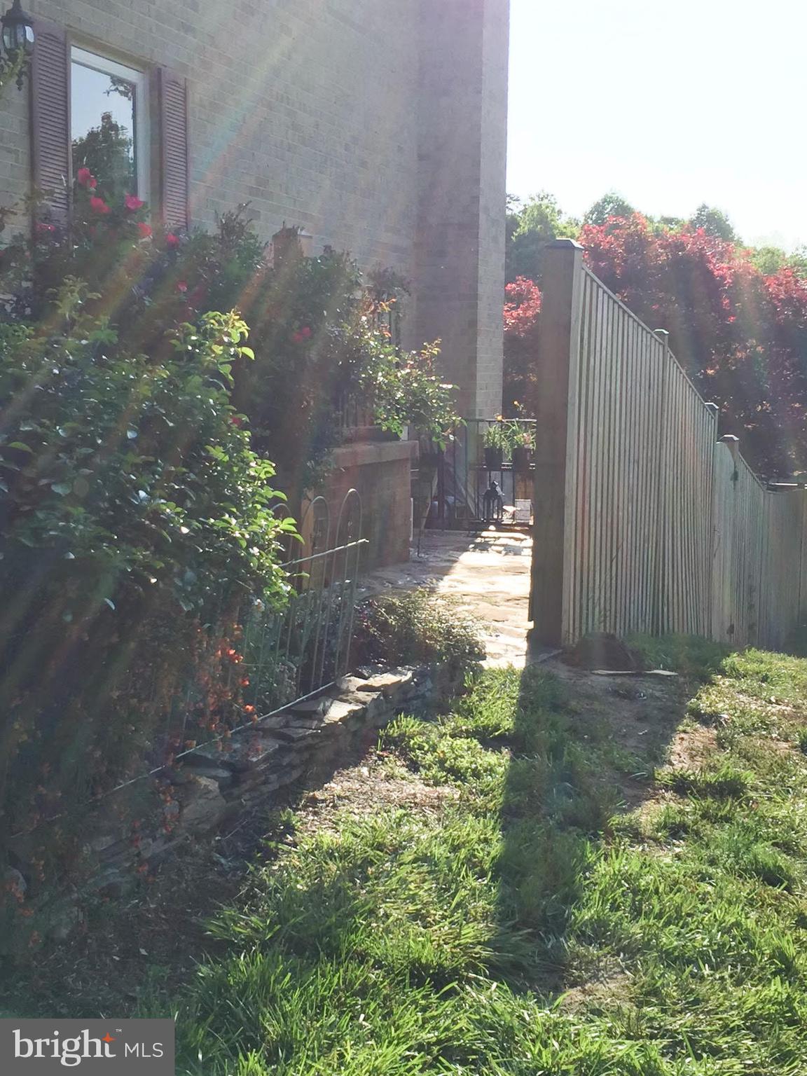 LAKEPOINTE - Residential