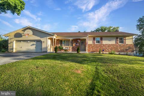 Homes For Sale - 5560 N Fairway Drive<br/> READING, PA 19606