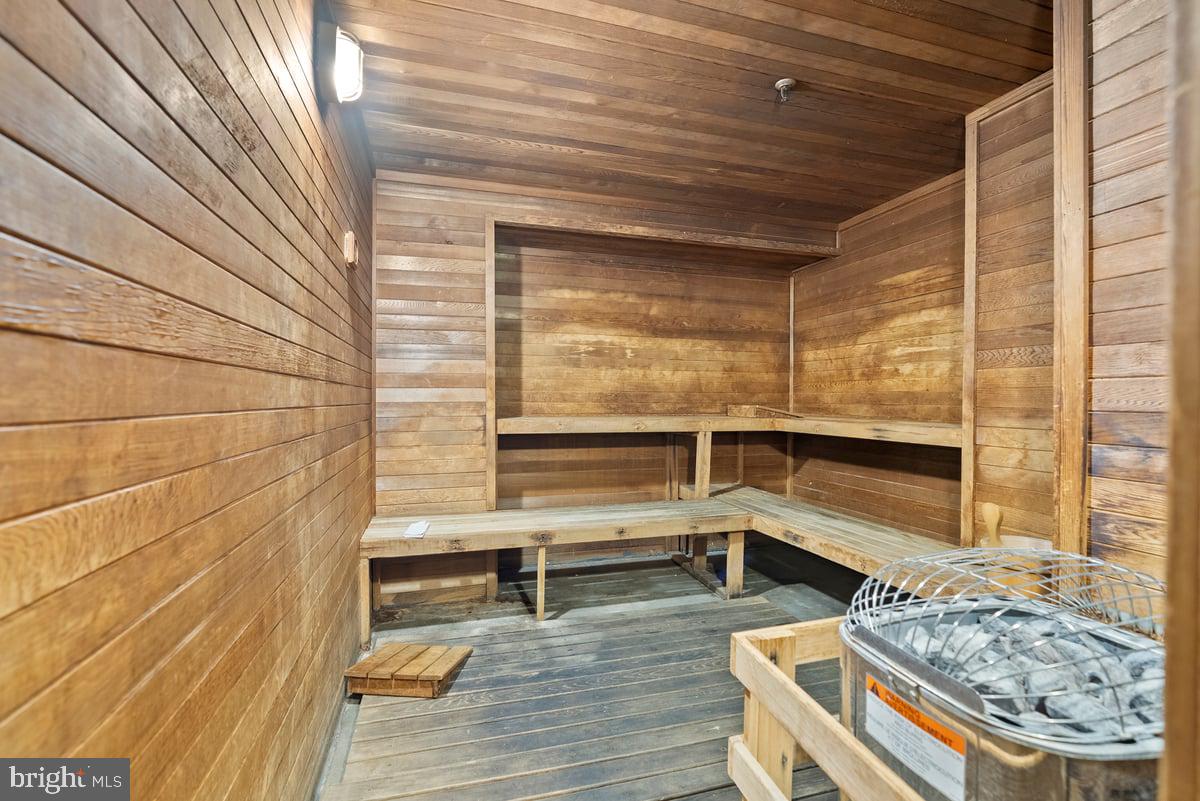 ROSSLYN - Residential