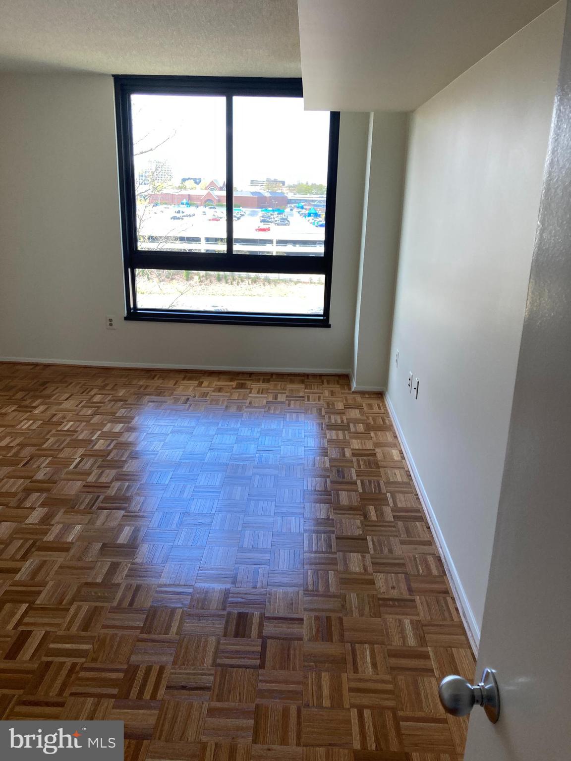 1808 OLD MEADOW ROAD 1201