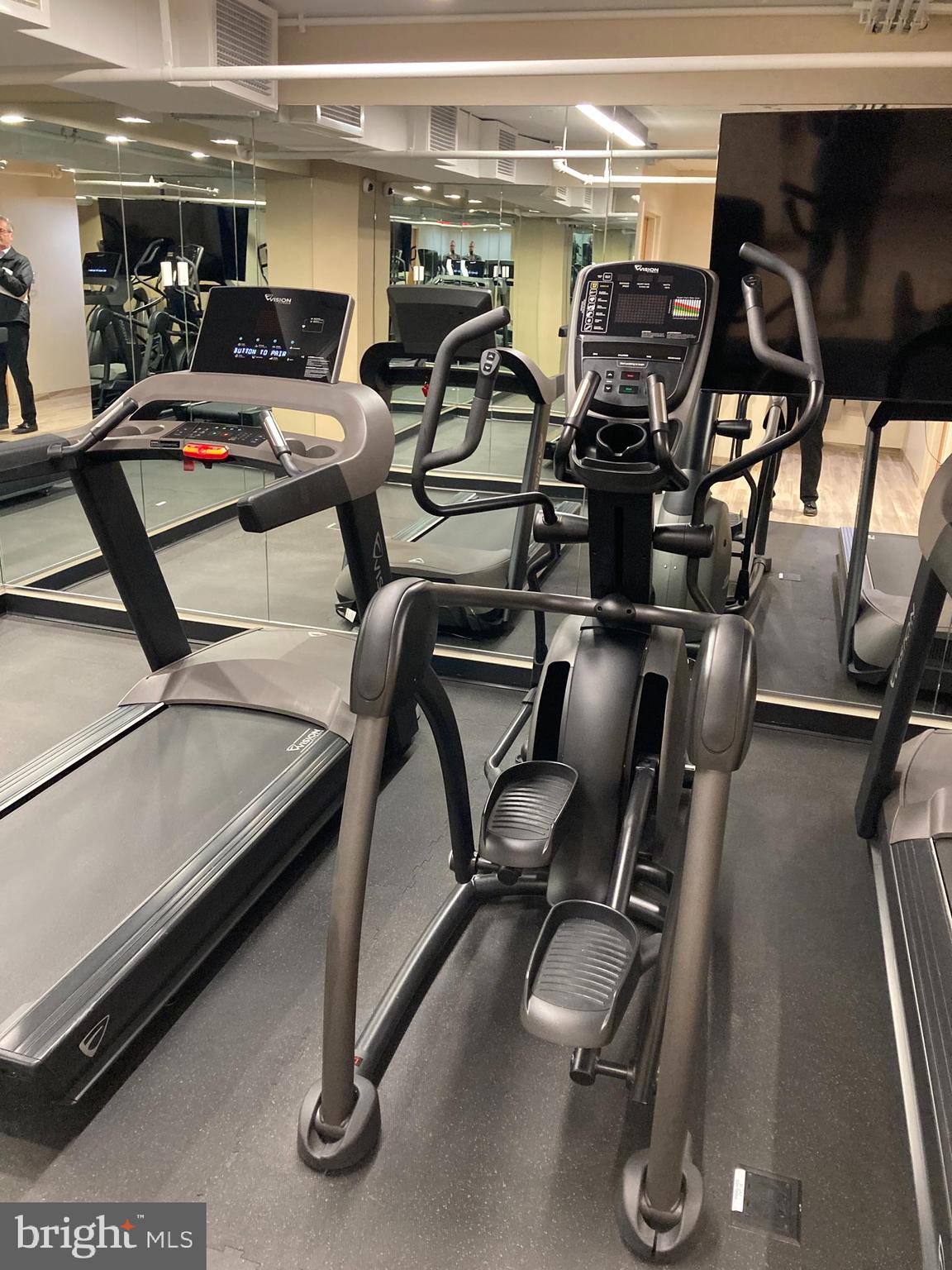 ENCORE OF MCLEAN - Residential