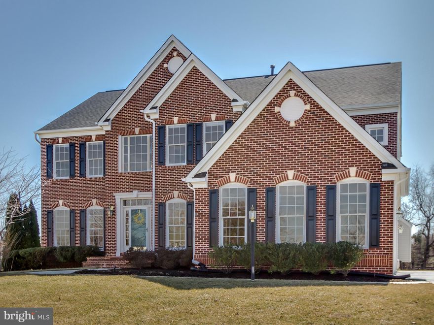 *LIVE WORK & PLAY IN THIS WONDERFUL ROSE HILL ESTATE HOME*LIVE IN THE SPACIOUS RMS W/TALL WINDOWS THAT LET IN TONS OF LIGHT, A GOURMET KITCHEN ANY CHEF WOULD LOVE, UPDATED FINISHES/APPL*WORK W/GREAT INTERNET&OFFICE AREAS*PLAY THIS SUMMER ON YOUR SCREENED DECK & EASY W&OD ACCESS*MBDR W/SIT RM FITS A KING EASILY*LL HAS 5TH BEDROOM W/ATT BATH, KITCHENETTE FOR EXT FAM NEEDS & REC AREA ALONG W/WLK OUT*