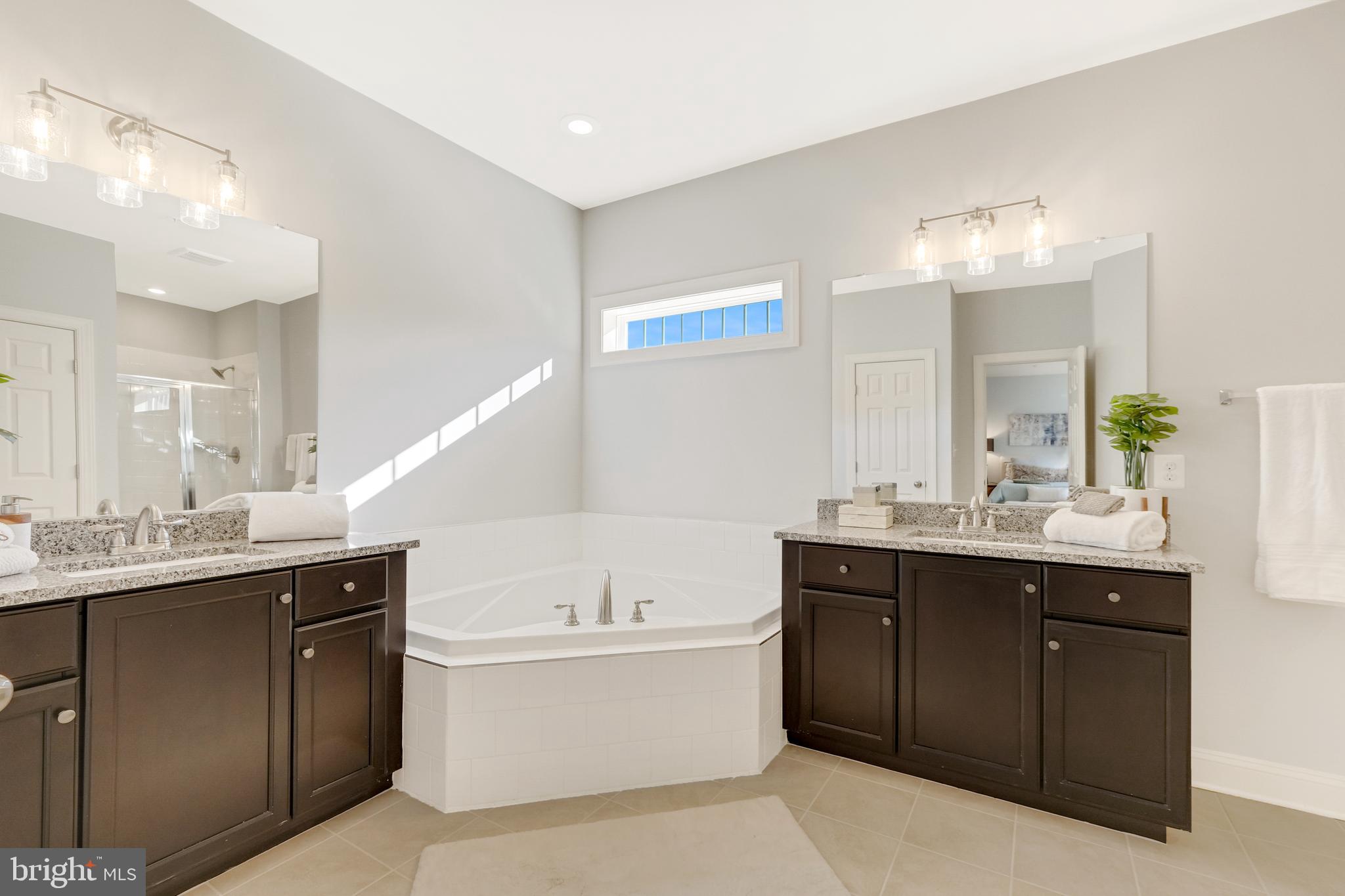 WASHINGTON OVERLOOK - Residential