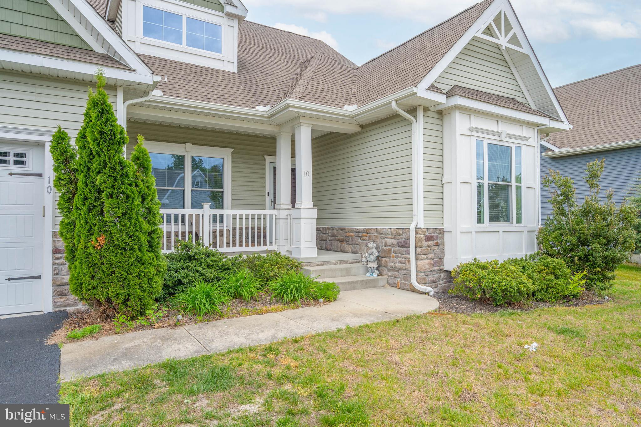 10 GOLDEN EAGLE DRIVE