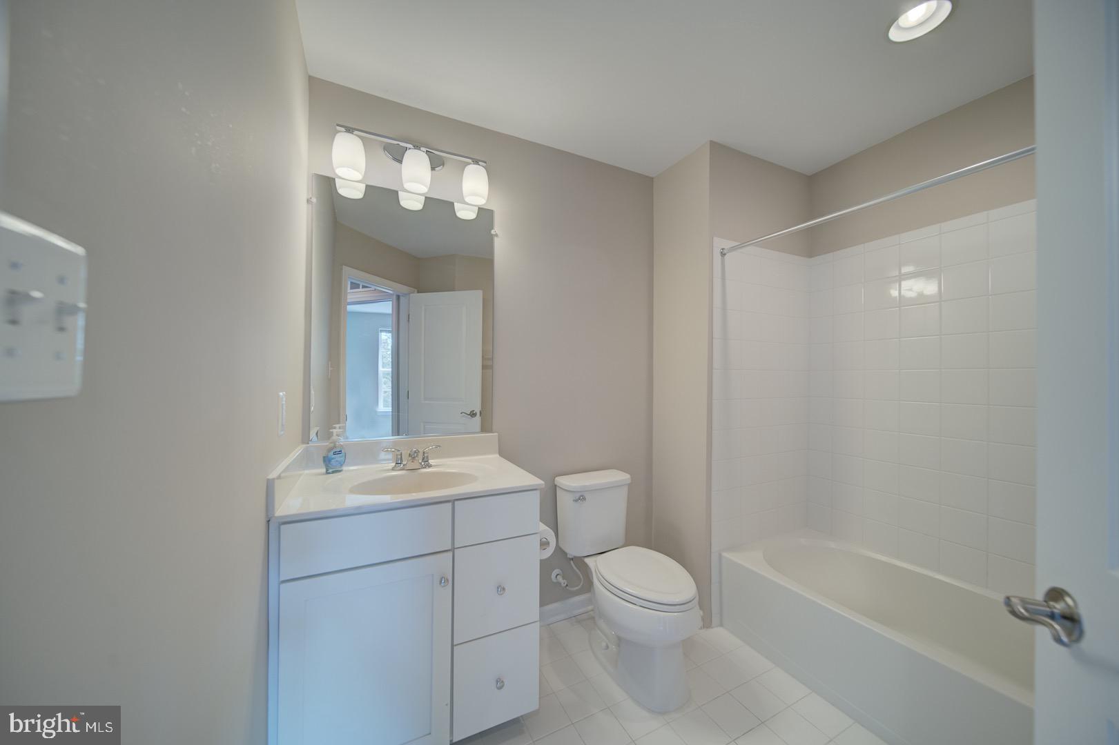 METRO POINTE - Residential