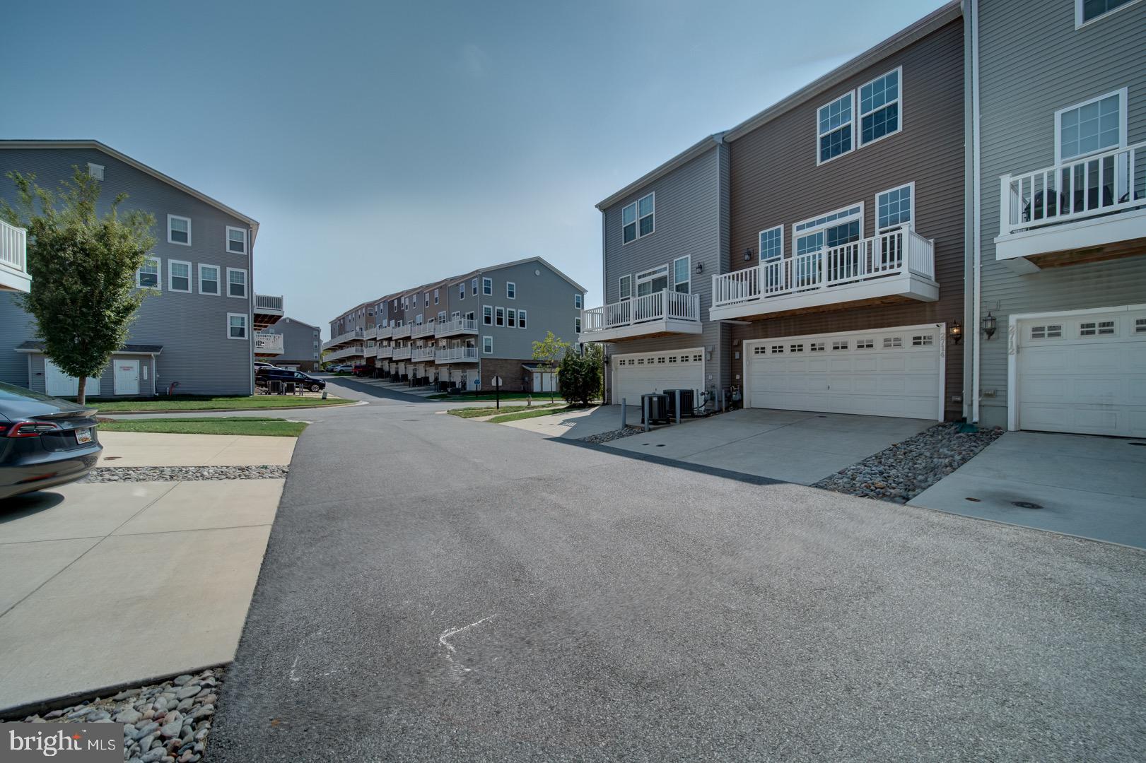 METRO POINTE - Residential