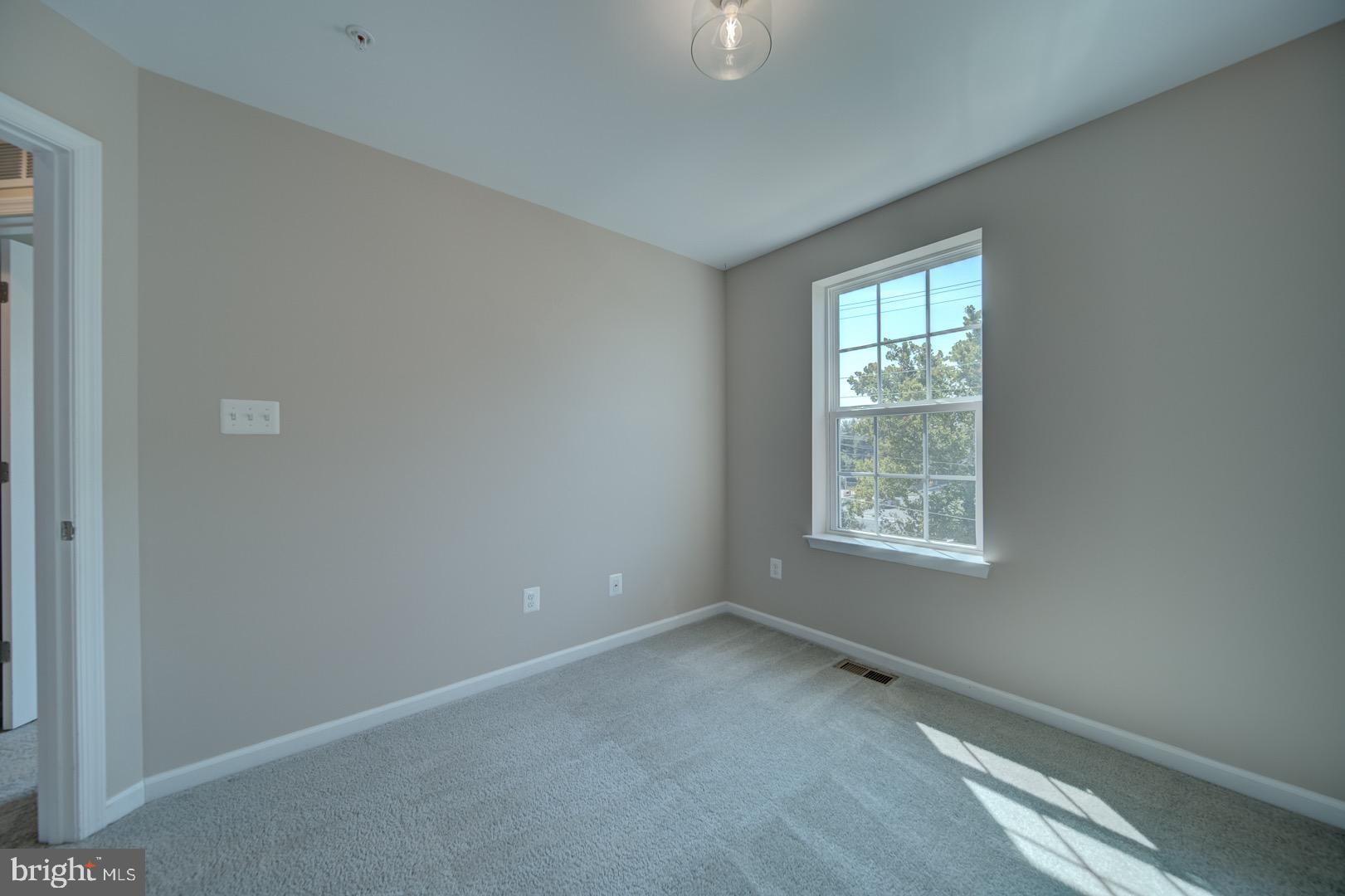 METRO POINTE - Residential