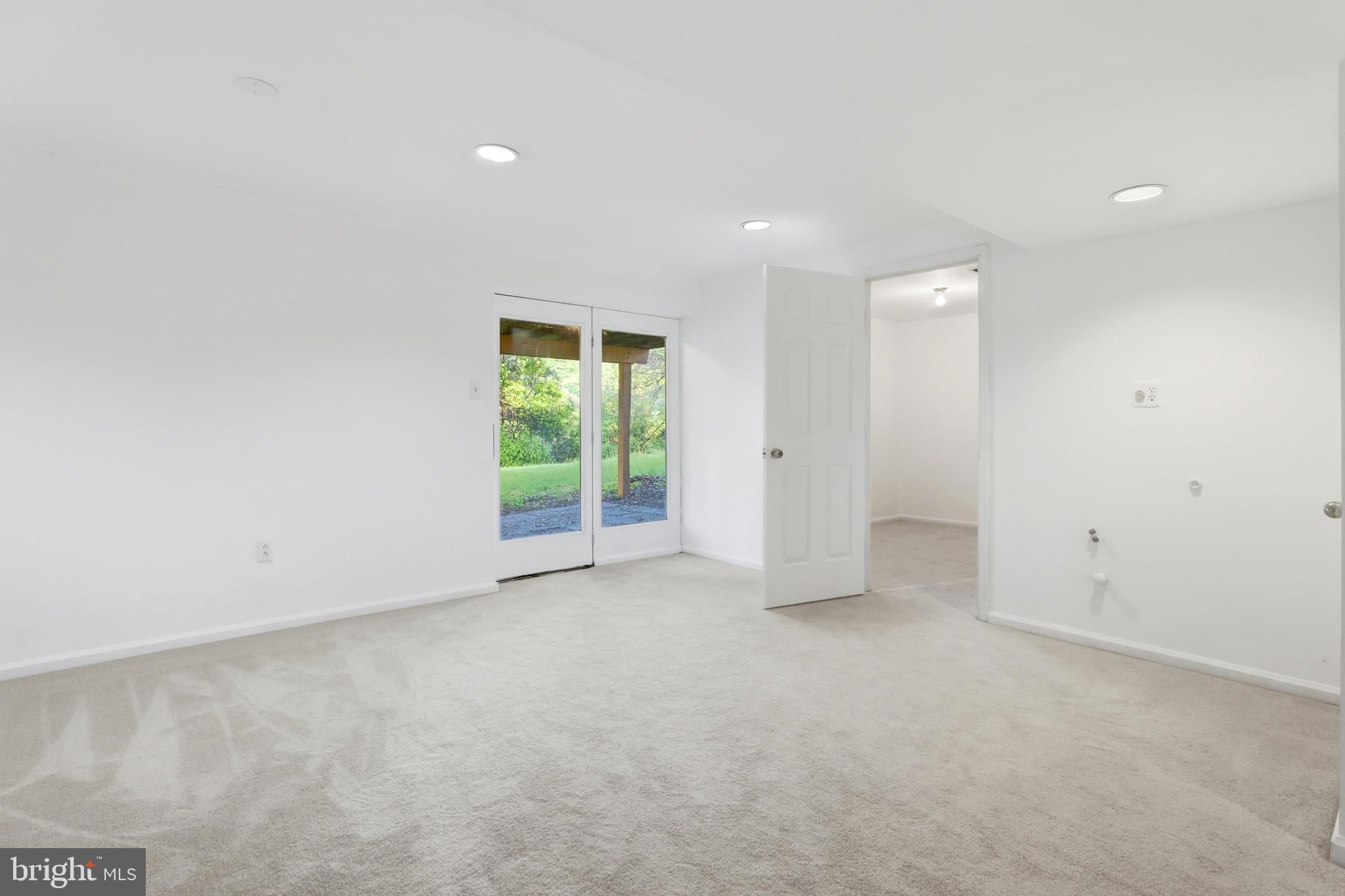 MILLS FARM - Residential