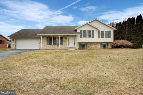 Homes For Sale - 345 Suelinn Drive Dr<br/> CHAMBERSBURG, PA 17201