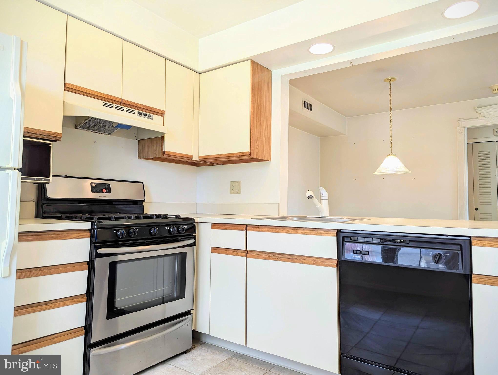 SOCIETY PL - Residential