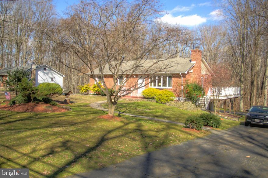 Don't miss this beautiful 4 bedroom home located on over half an acre lot backing to woods. Huge master suite. Beautiful hardwood floors. Lg finished base great for entertaining. Fourth bedroom in base with sep entrance. Every man's dream with this 3 car, 29x20 detached garage, with one oversized bay! Circle drive making access in and out easy! Quick access to 95! CONTACT ALT AGENT!