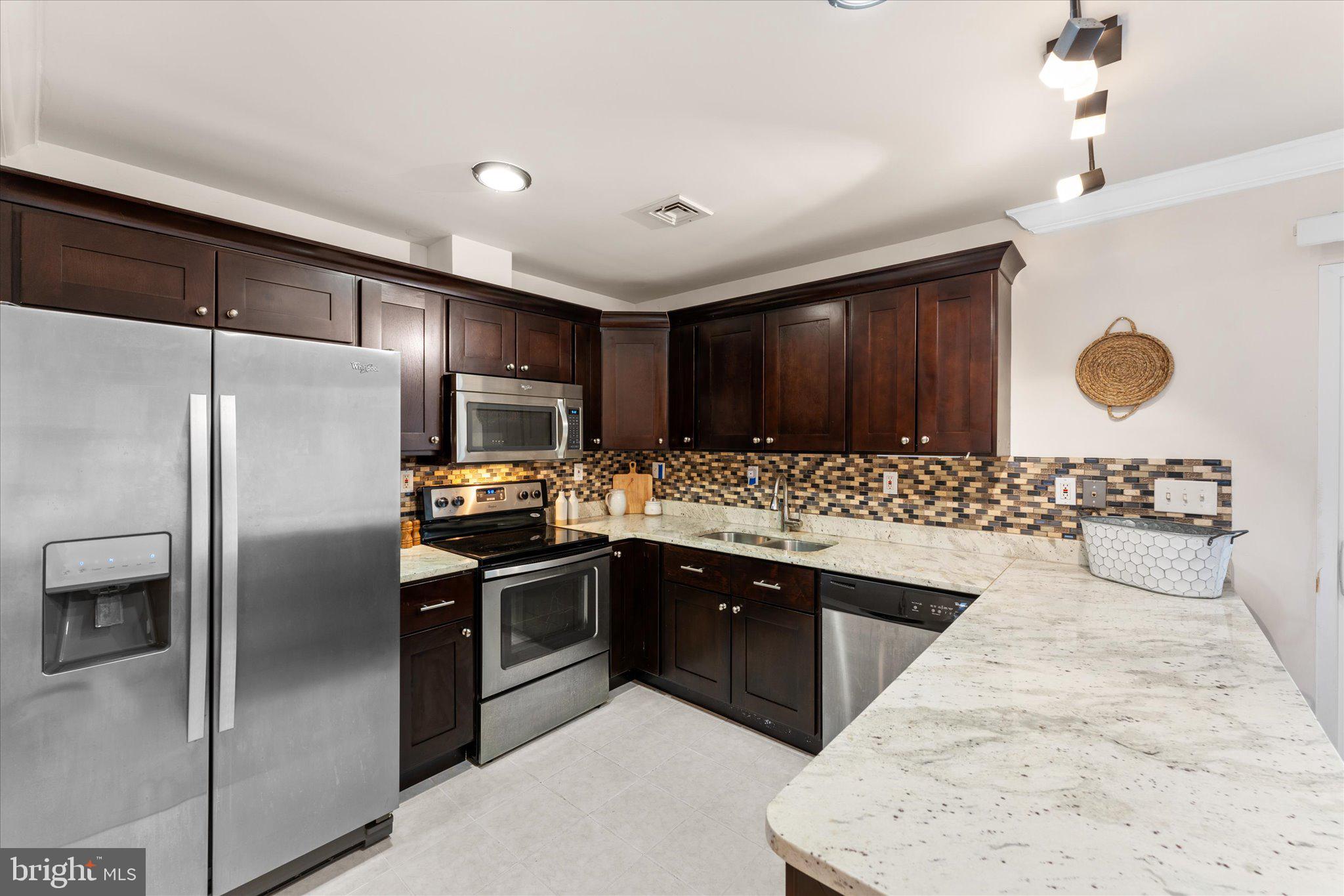 RESTON - Residential