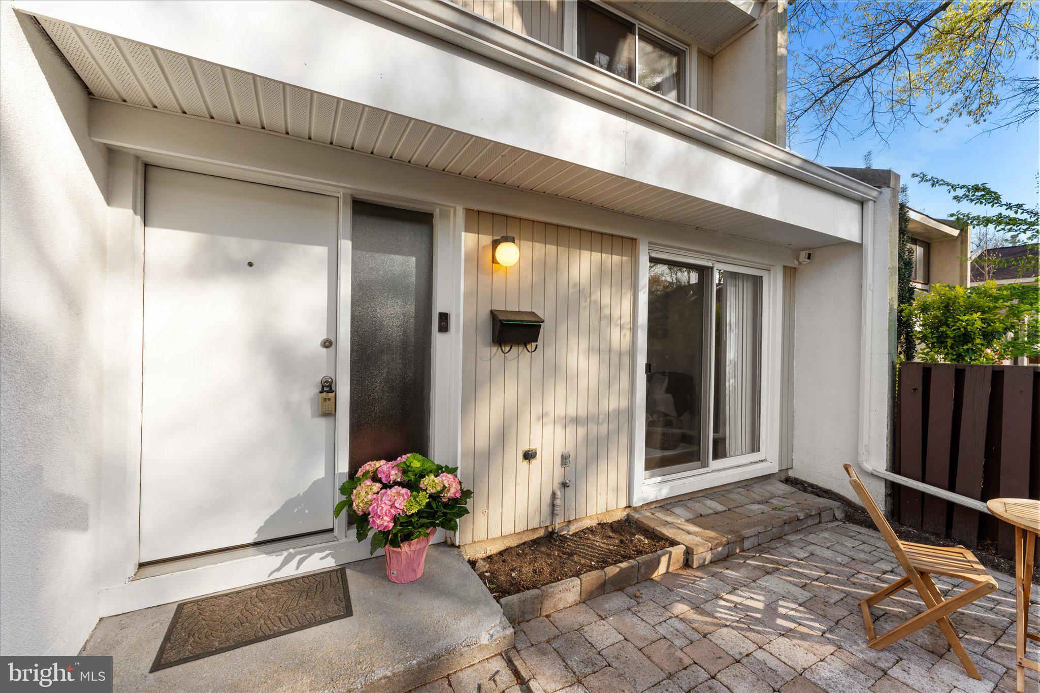 2231 SOUTHGATE SQUARE