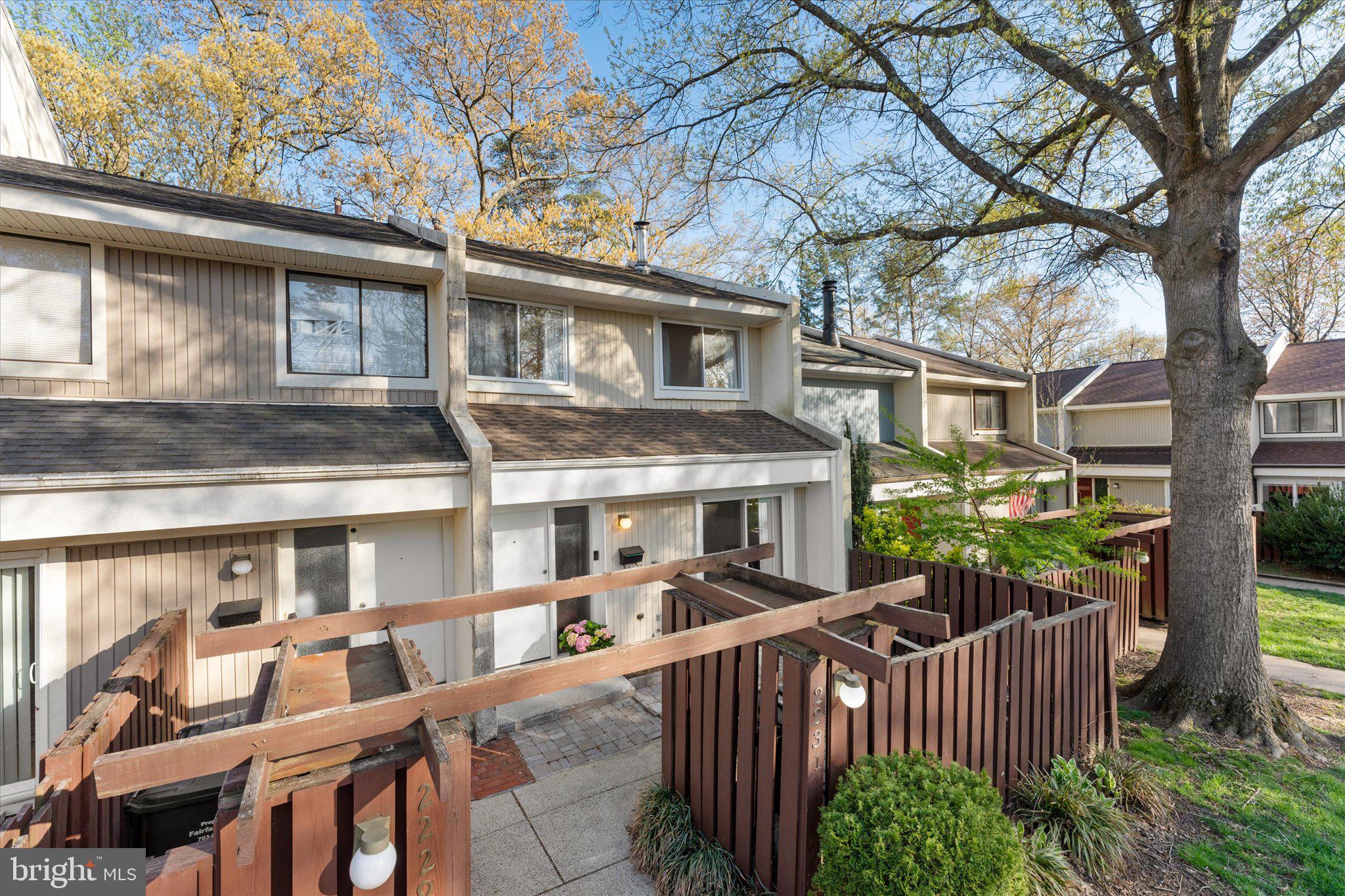 2231 SOUTHGATE SQUARE